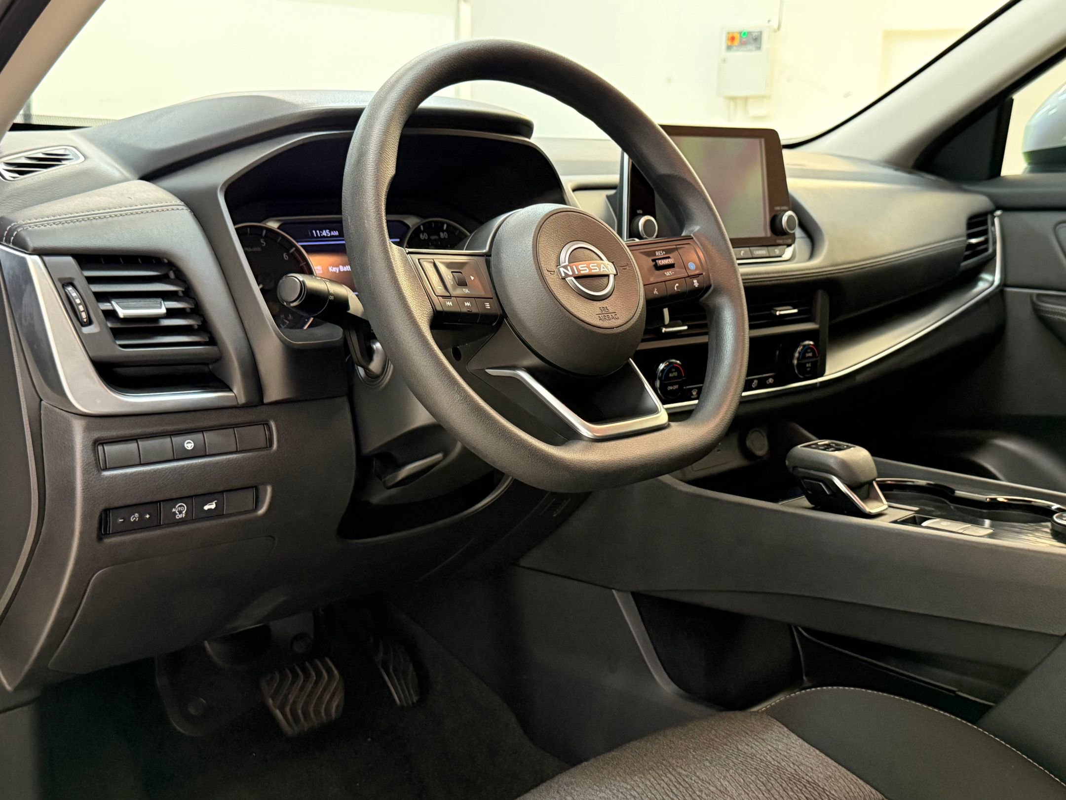 2024 Nissan Rogue SV photo 4