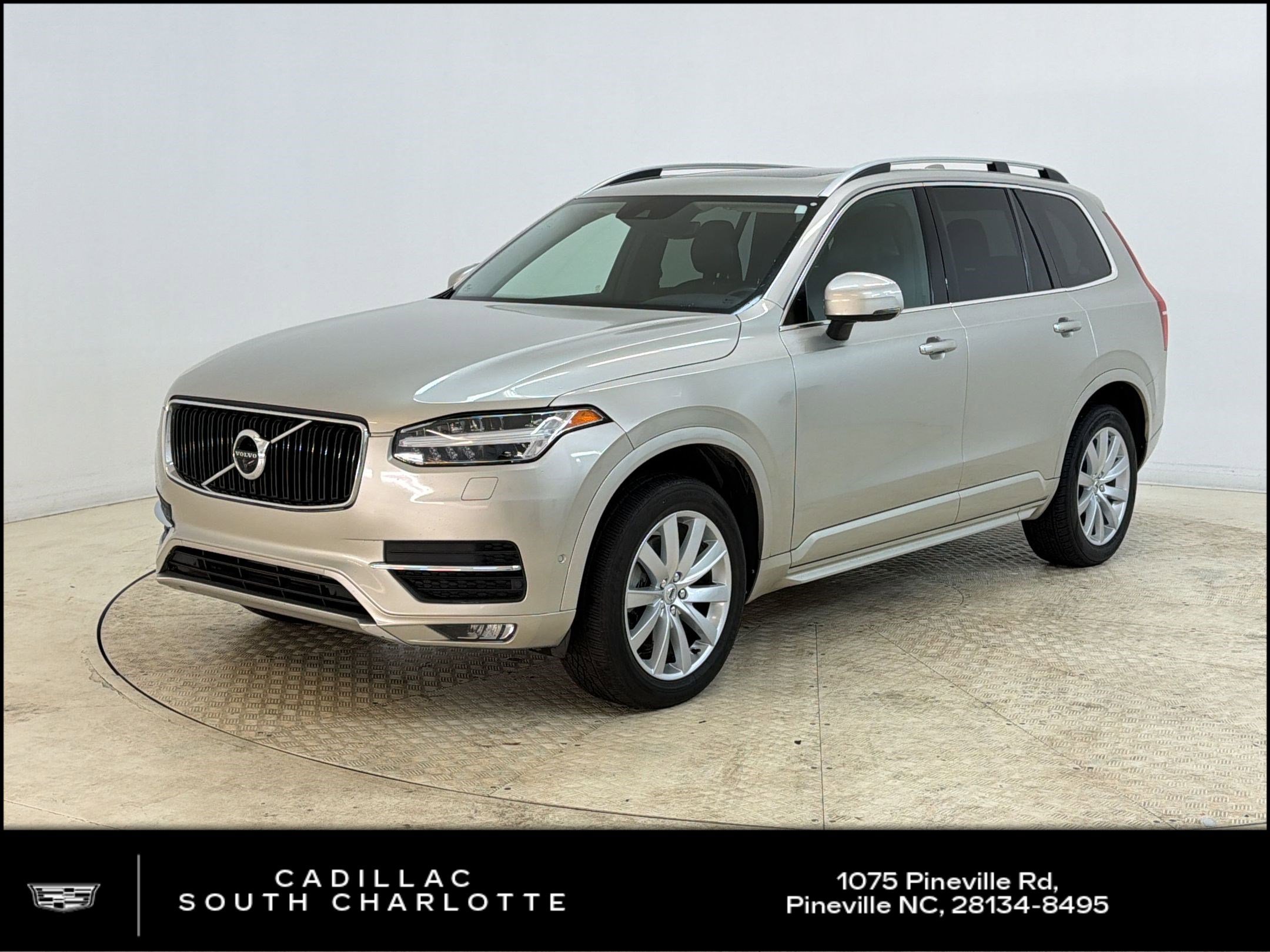 2018 Volvo XC90 T6 AWD Momentum's photo