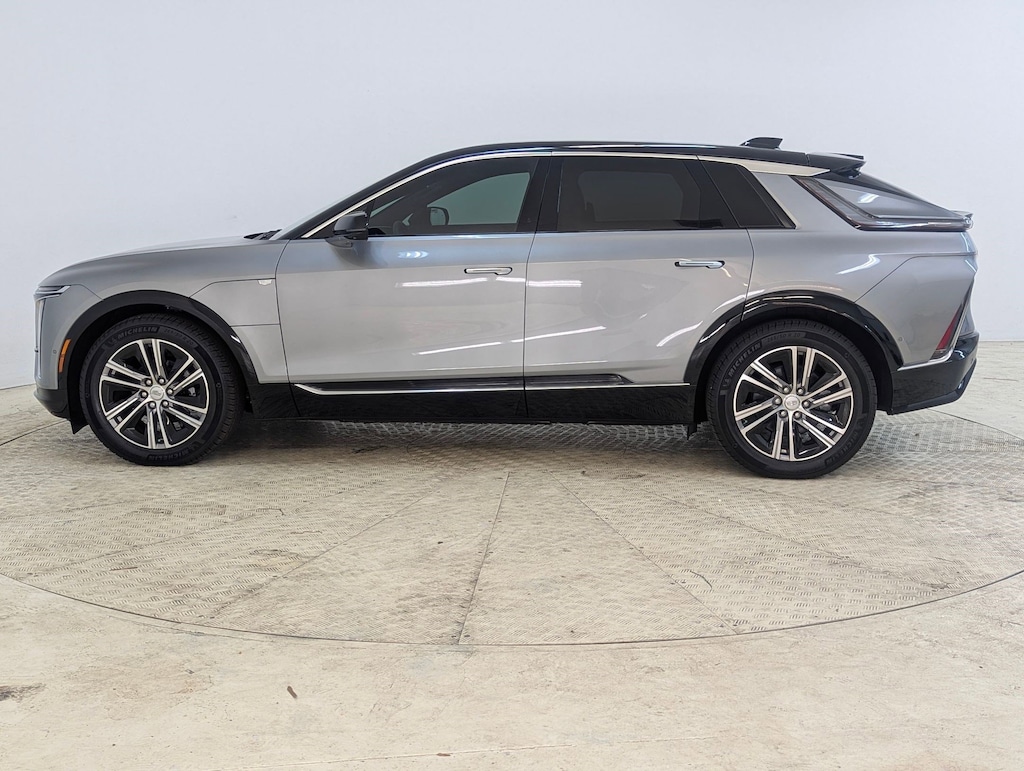 New 2025 CADILLAC LYRIQ Luxury 1 SUV