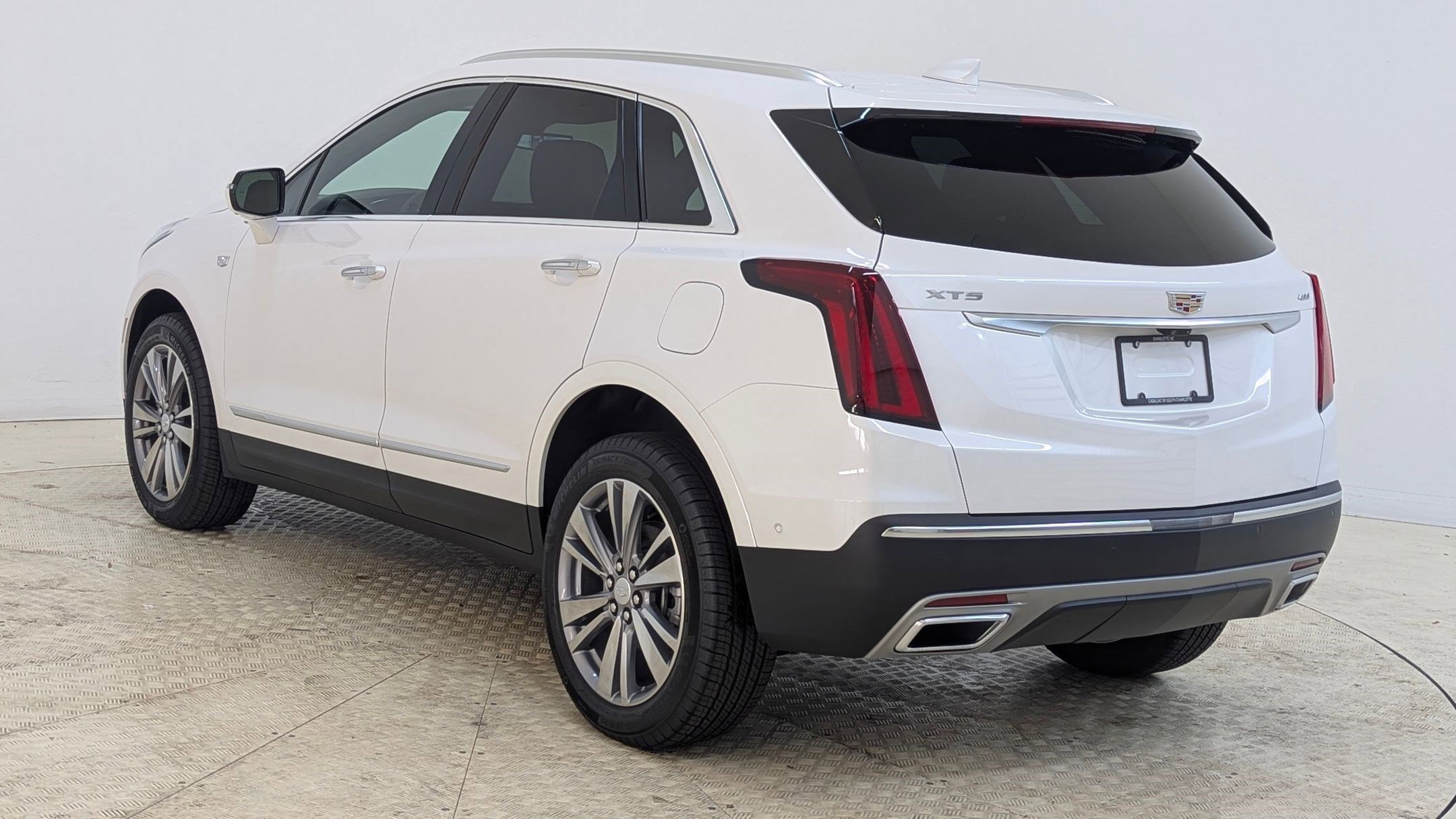 2025 Cadillac XT5 Premium Luxury photo 2