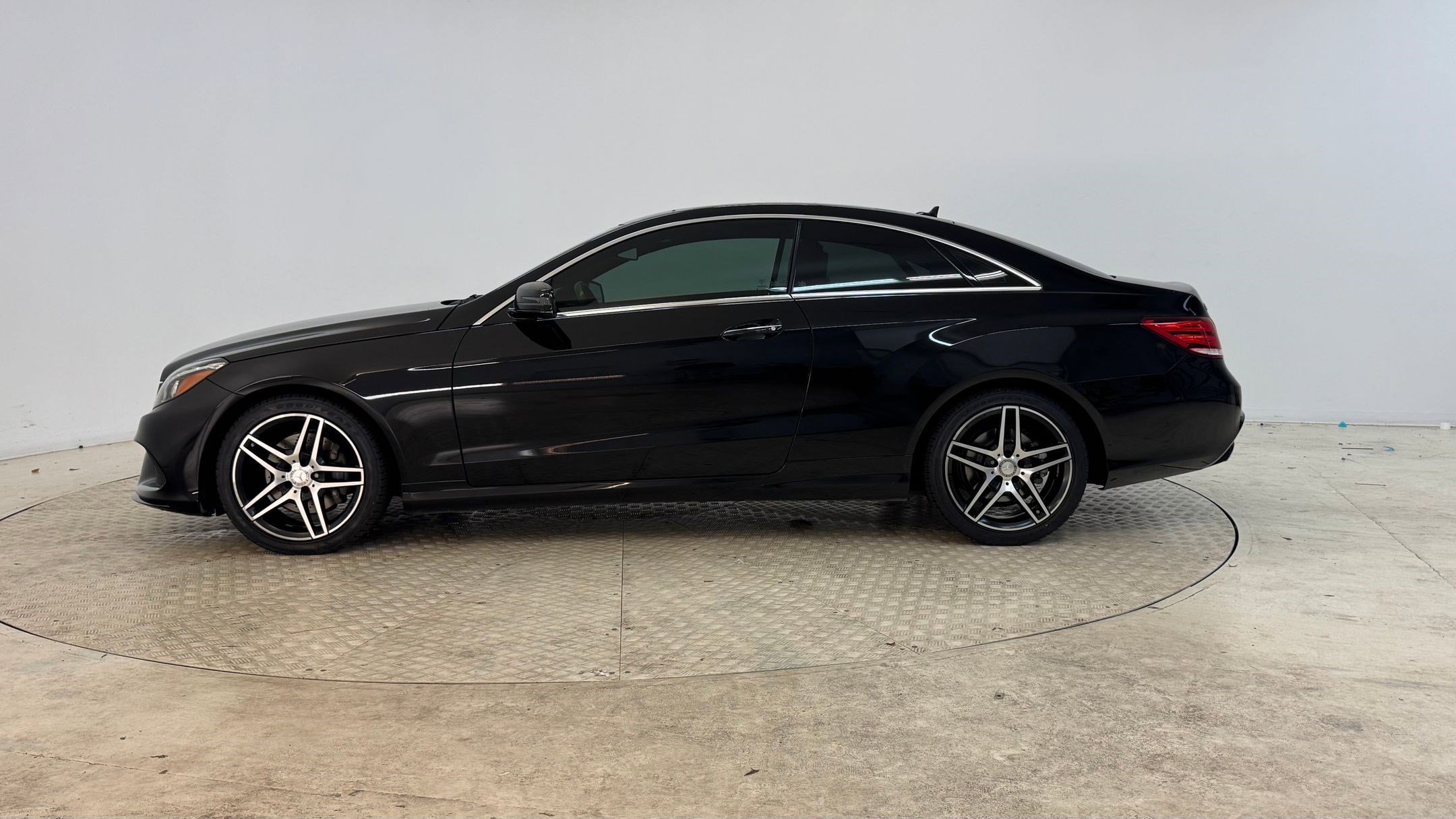 2017 Mercedes Benz E 400 photo 2