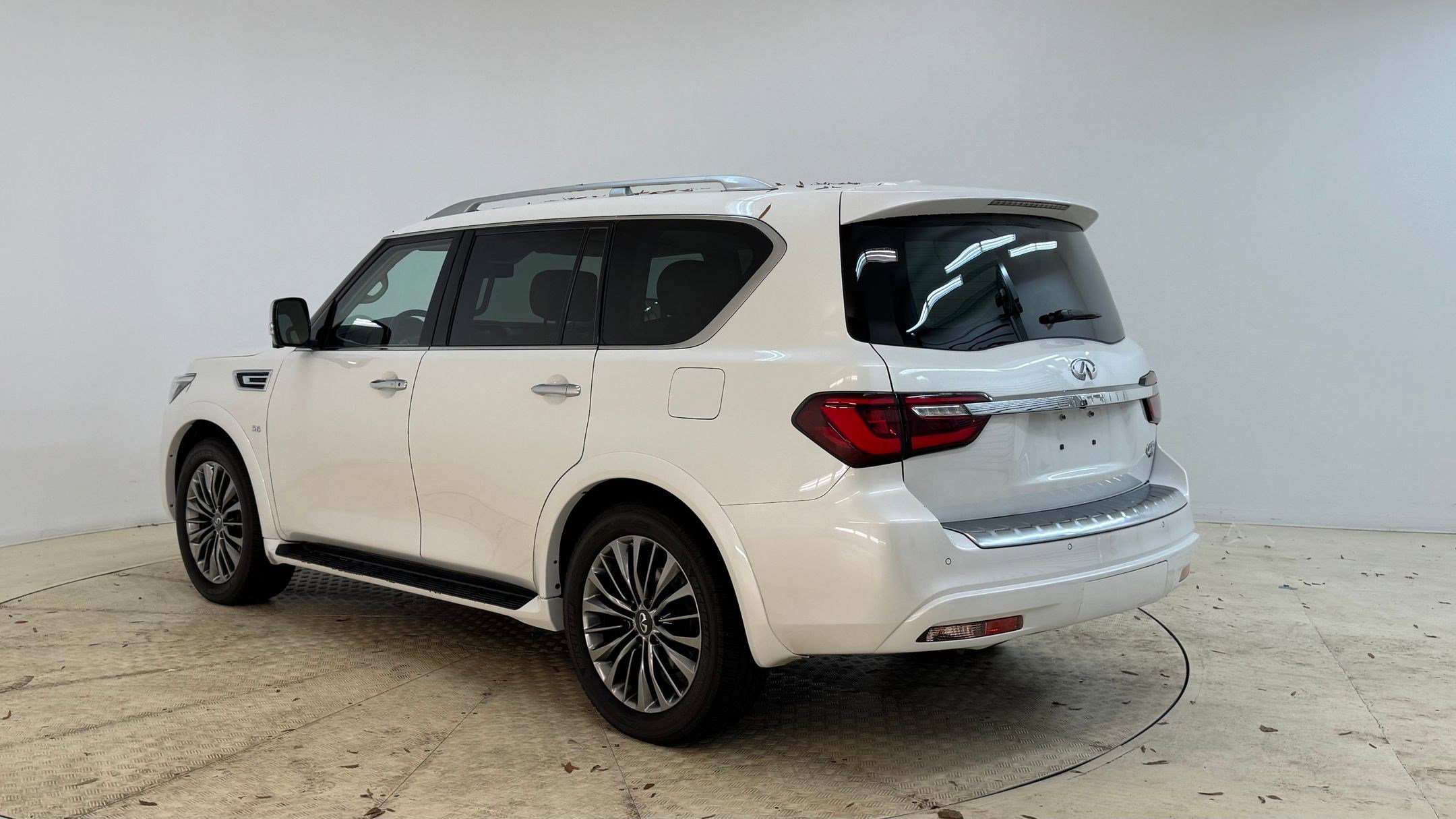 2018 Infiniti QX80 Base photo 2