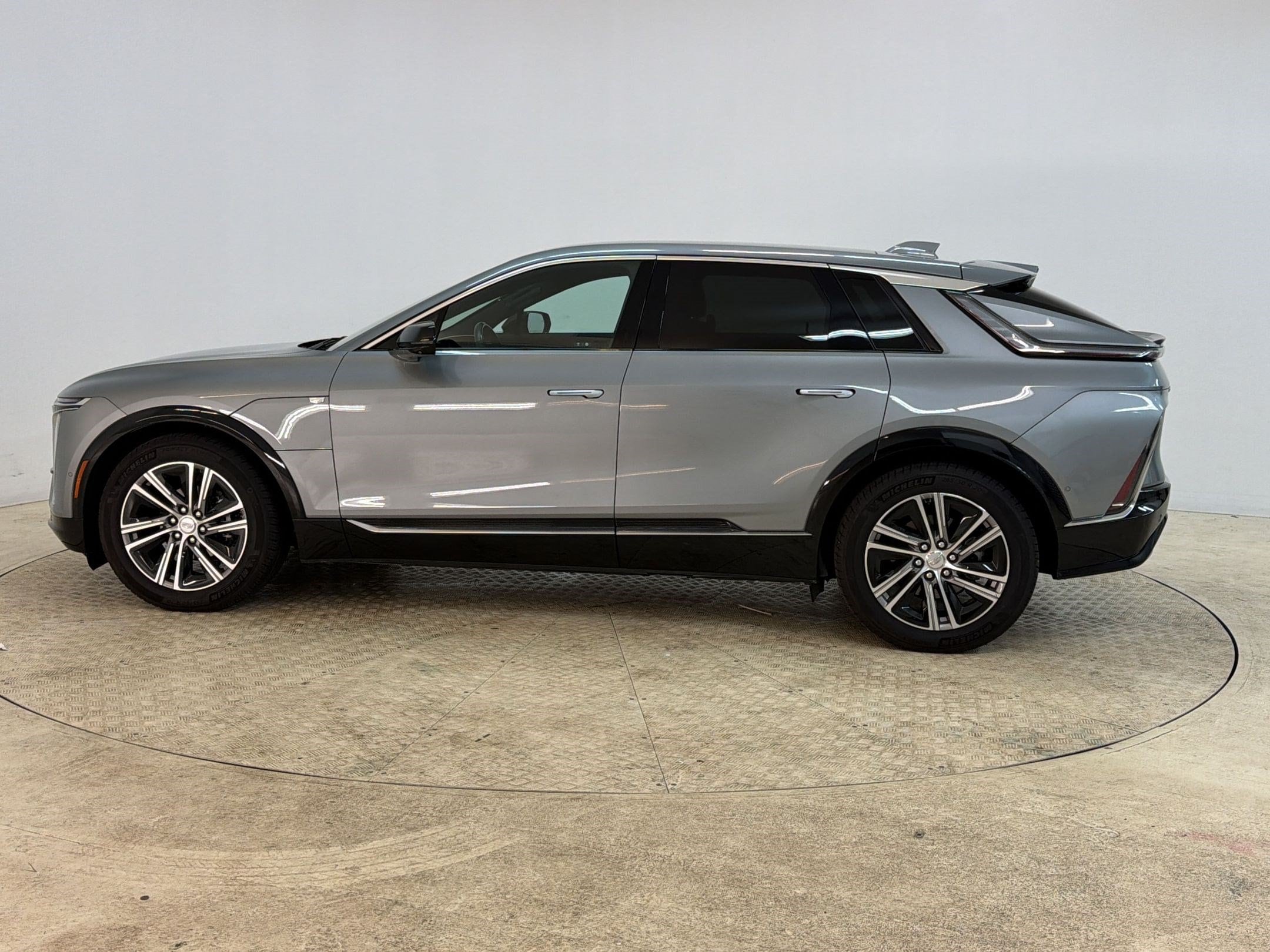 Used 2024 Cadillac LYRIQ Luxury 2 with VIN 1GYKPRRK4RZ105785 for sale in Pineville, NC
