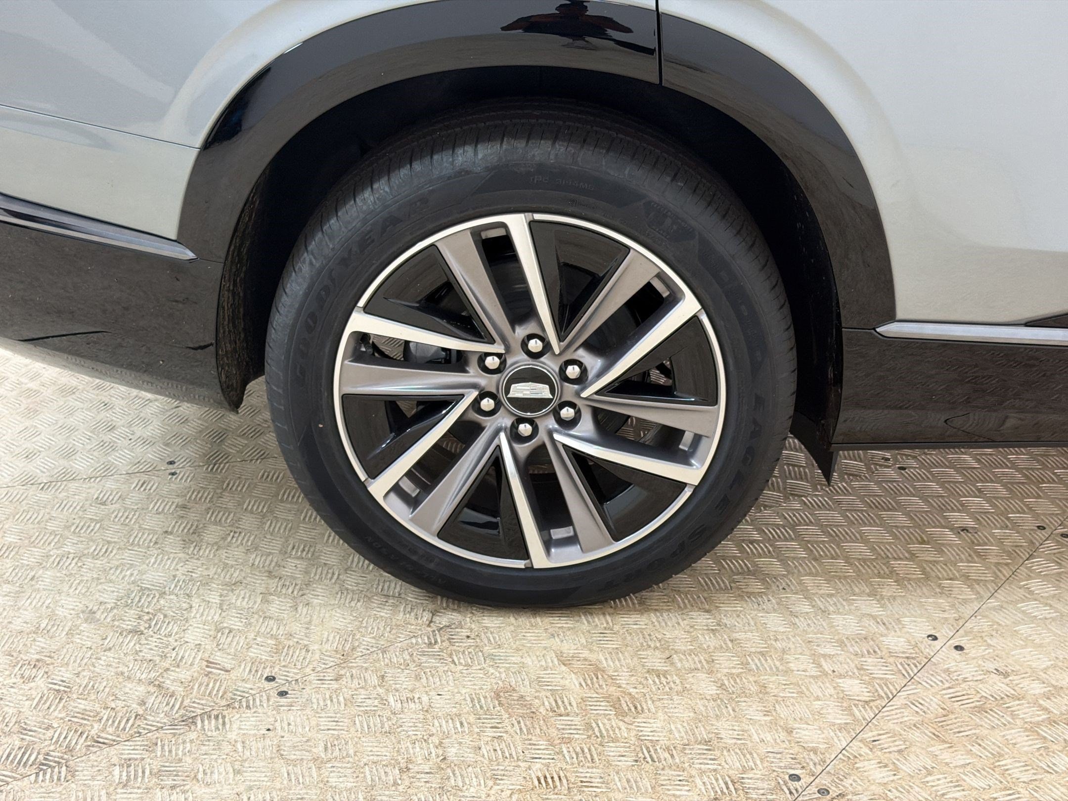 2027 Cadillac VISTIQ Sport - Photo 12