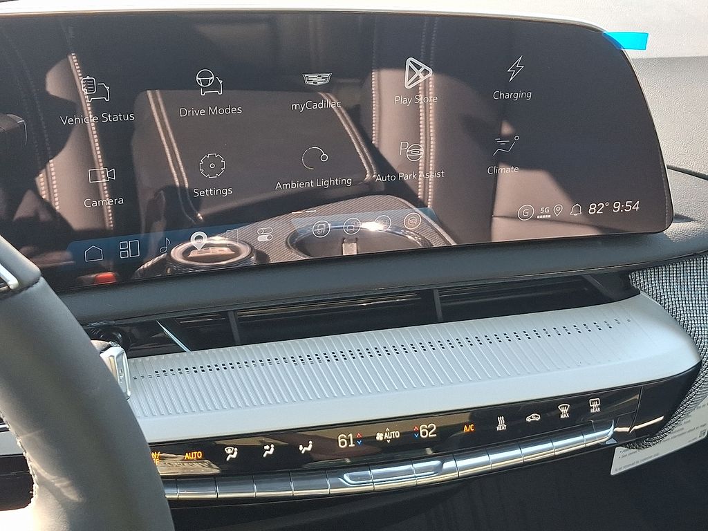 2027 Cadillac OPTIQ Luxury - Photo 8