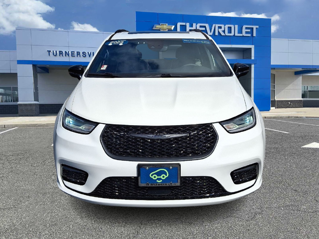Used 2023 Chrysler Pacifica Limited Van Passenger Van