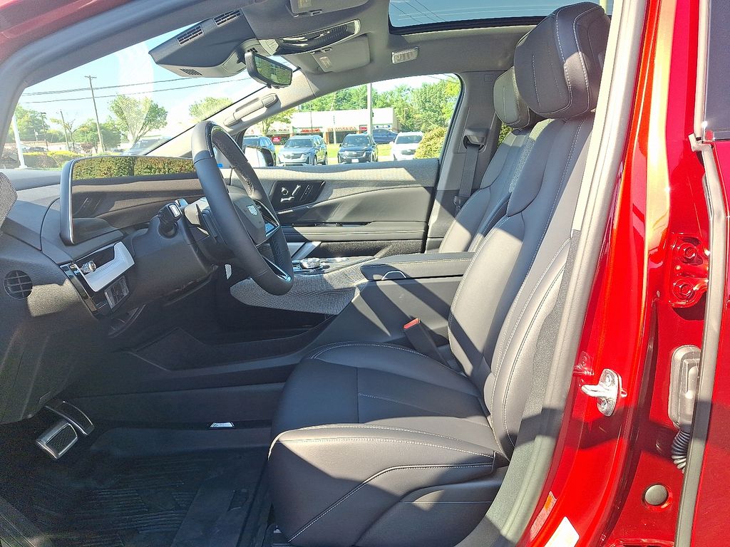 2027 Cadillac OPTIQ Luxury - Photo 6
