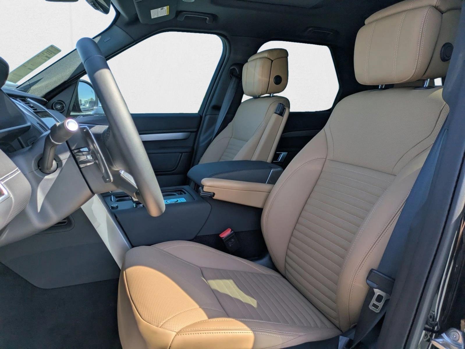 2025 Land Rover Discovery SE photo 2