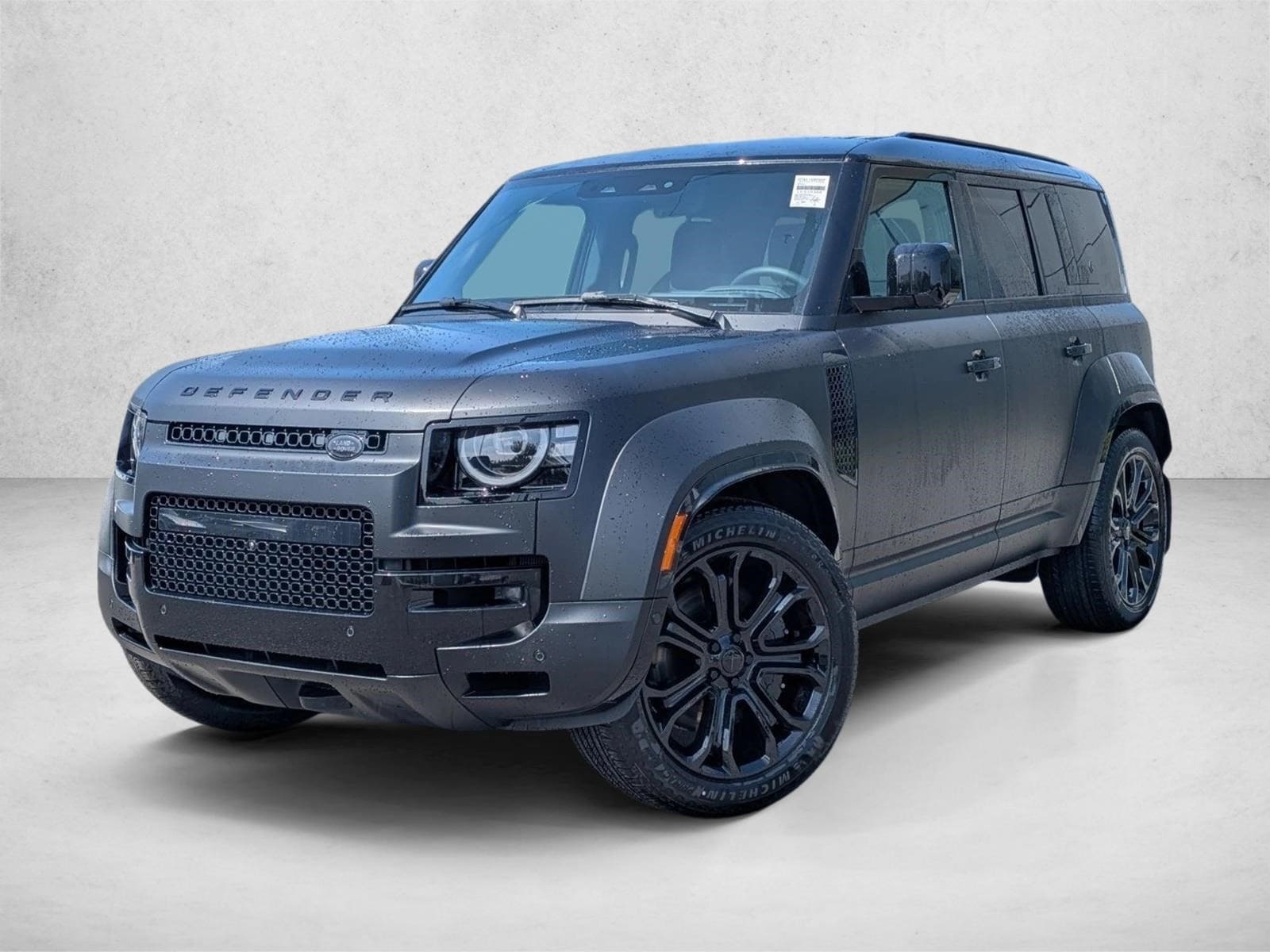 2026 Land Rover Defender 110 OCTA Black P635's photo