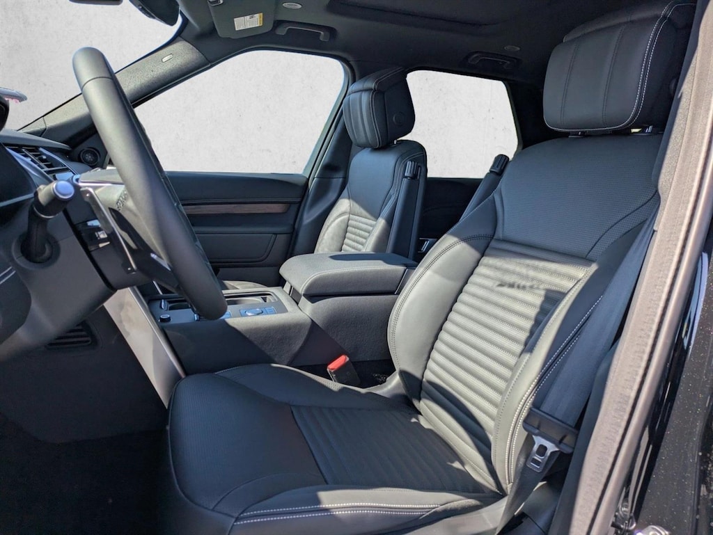 New 2025 Land Rover Discovery Dynamic SE Sport Utility