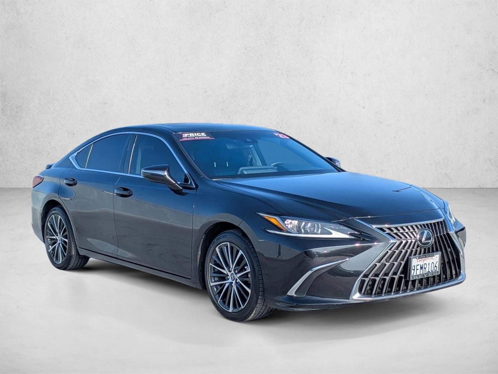 2023 Lexus ES 300h photo 3
