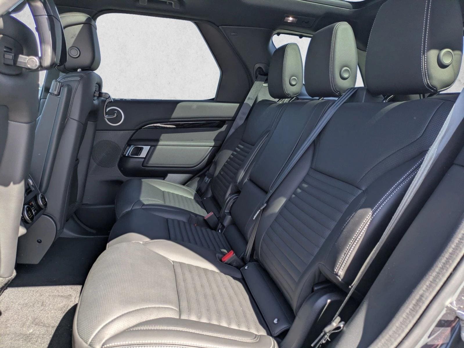 2026 Land Rover Discovery S - Photo 15