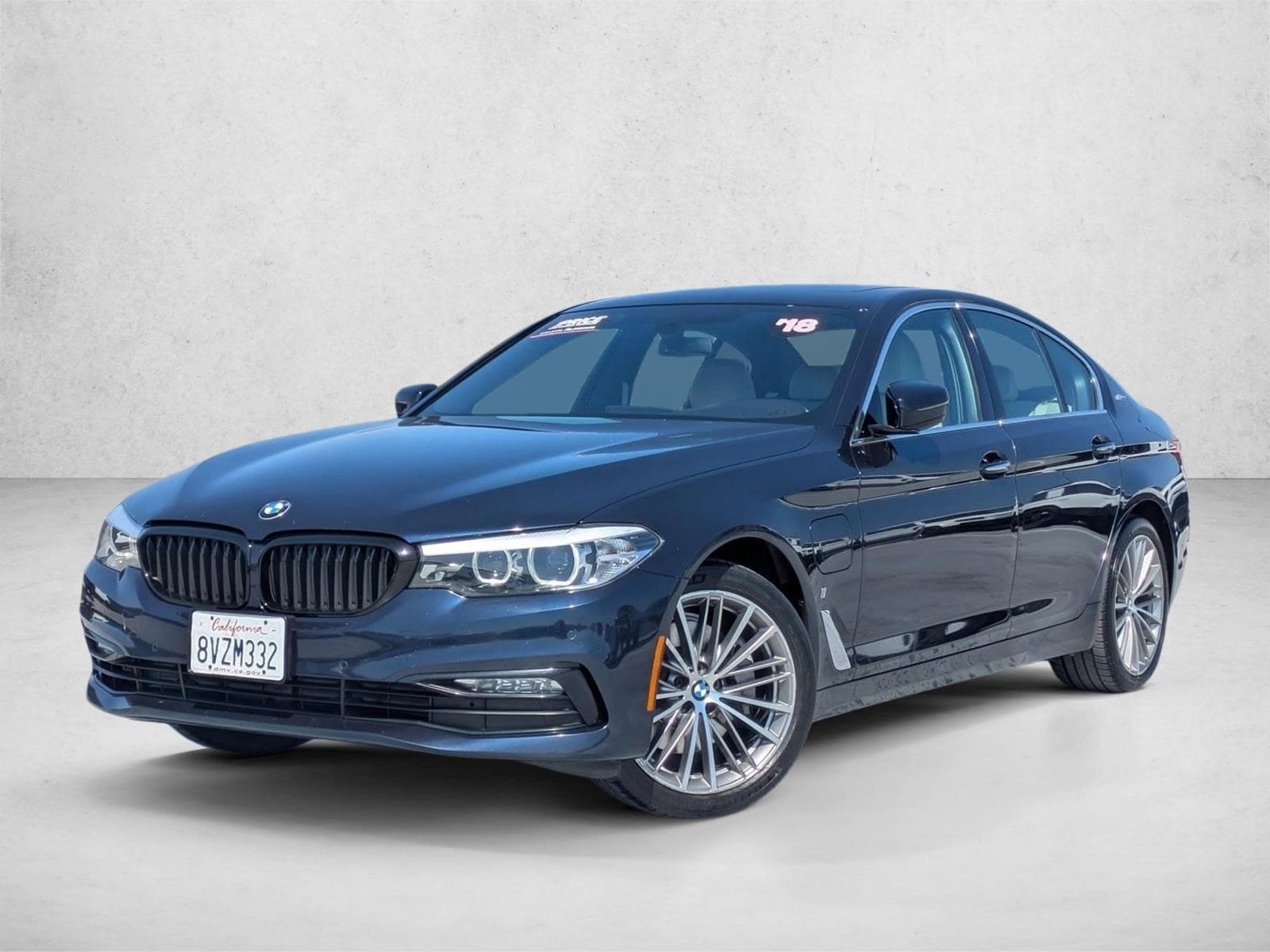 2018 BMW 5 Series 530e iPerformance Sedan's photo