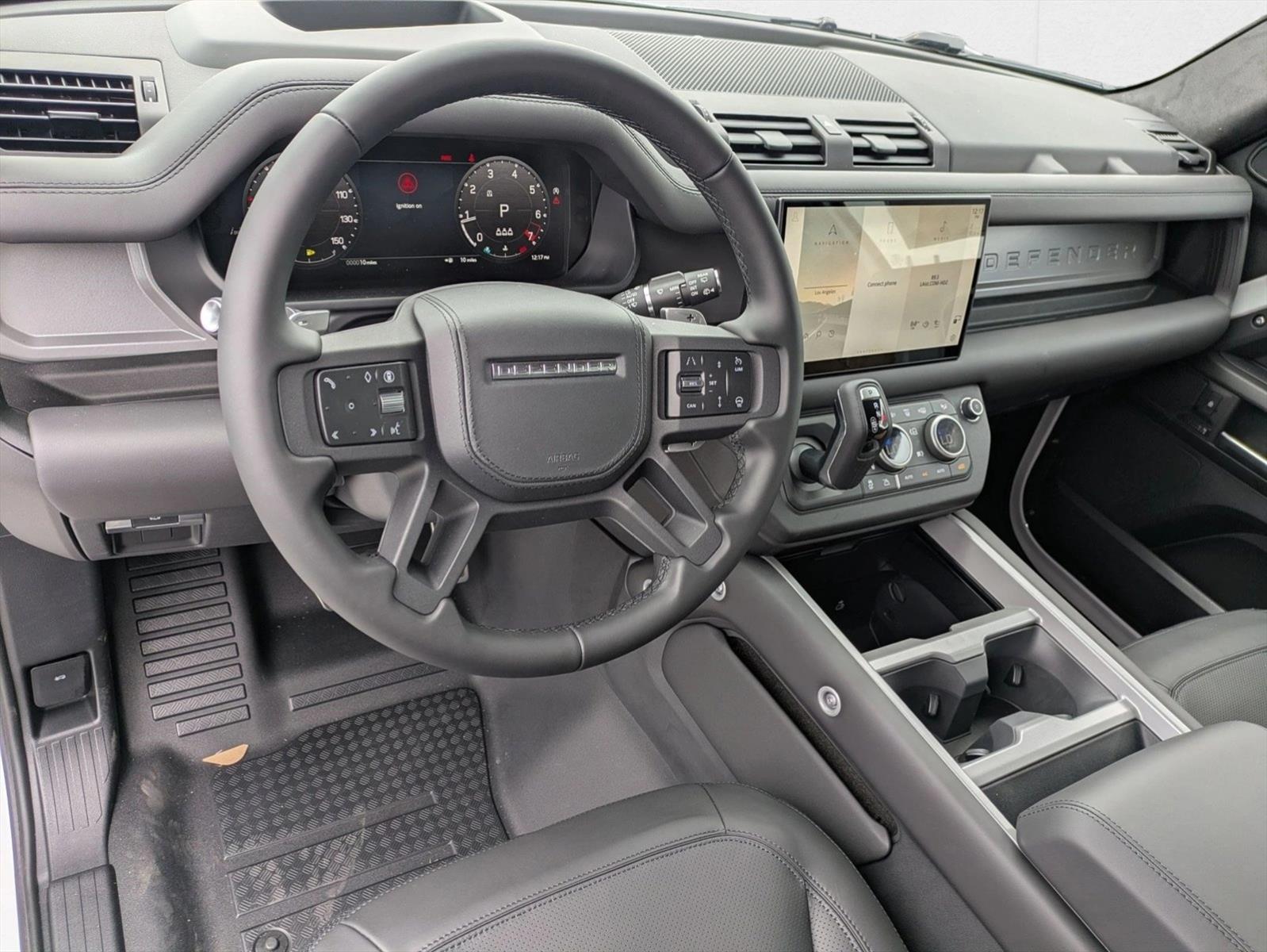 2025 Land Rover Defender V8 photo 3