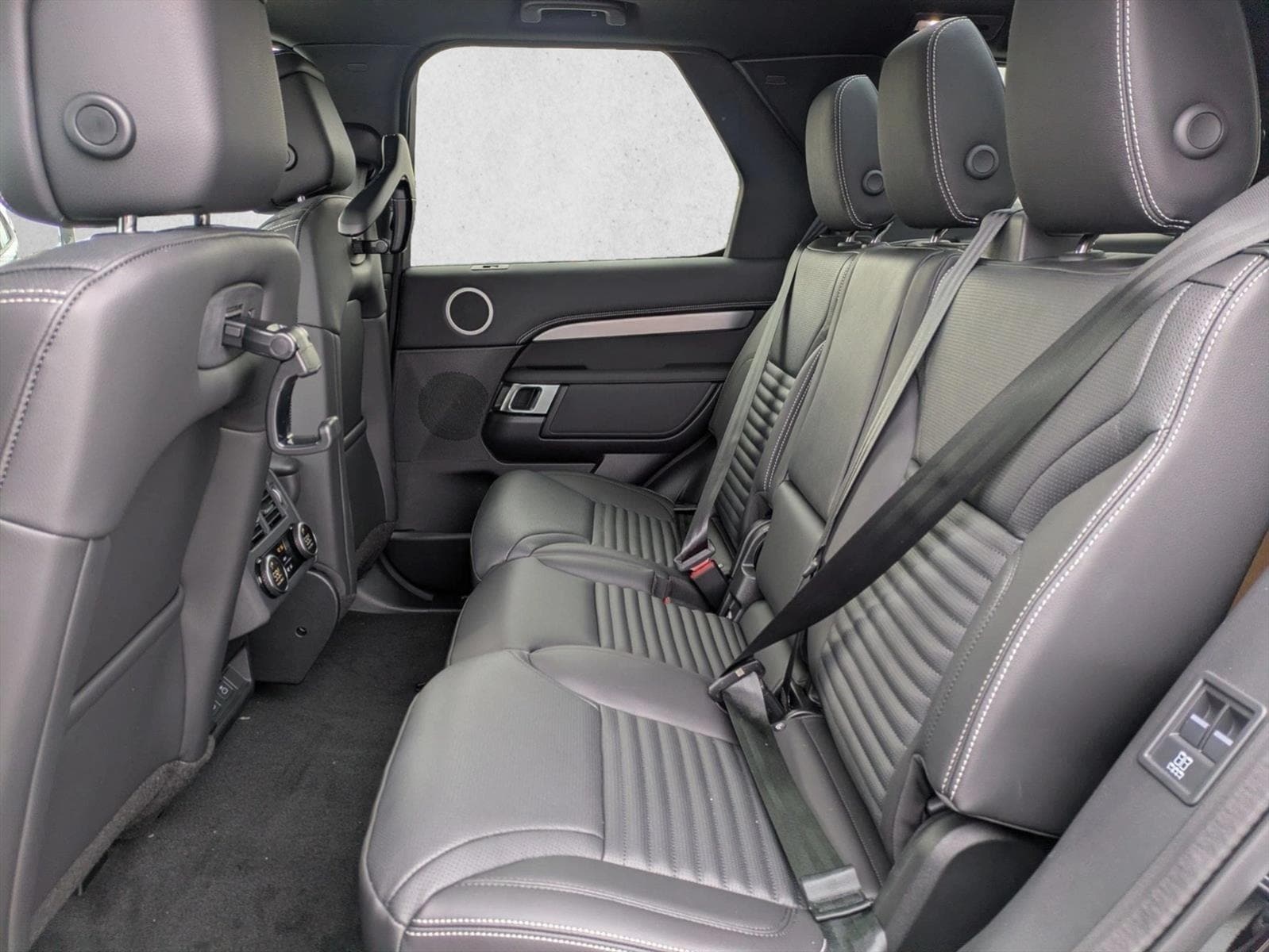 2026 Land Rover Discovery Gemini Edition - Photo 16