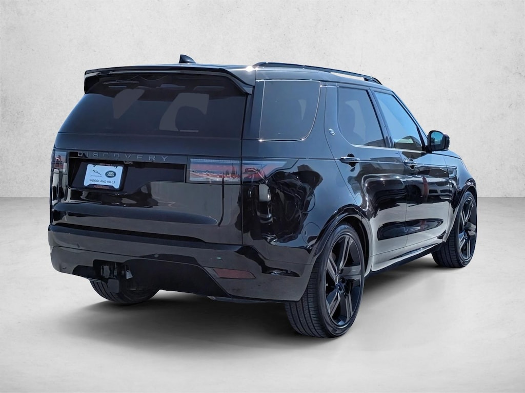New 2025 Land Rover Discovery Dynamic SE Sport Utility