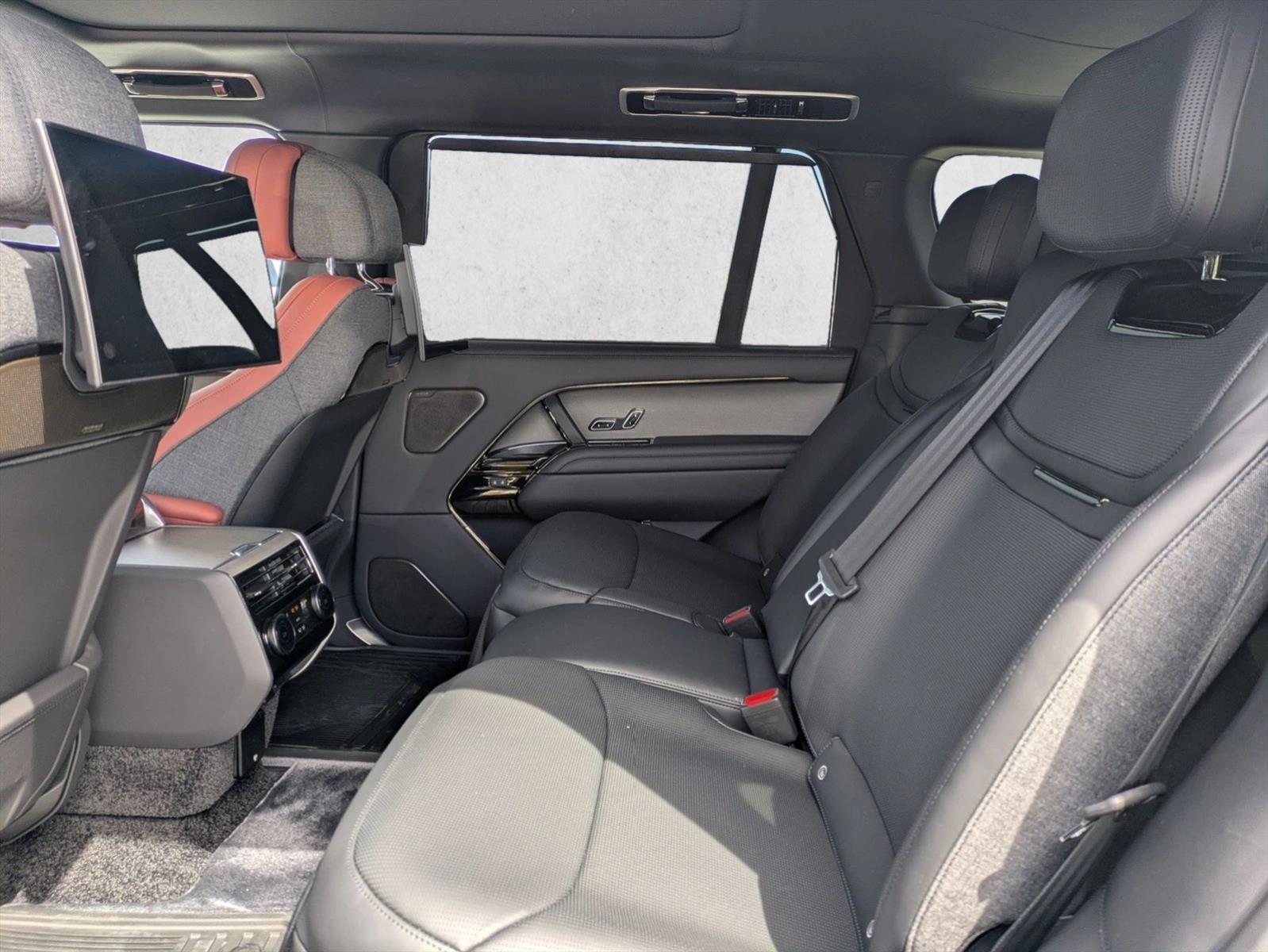 2026 Land Rover Range Rover SV - Photo 16