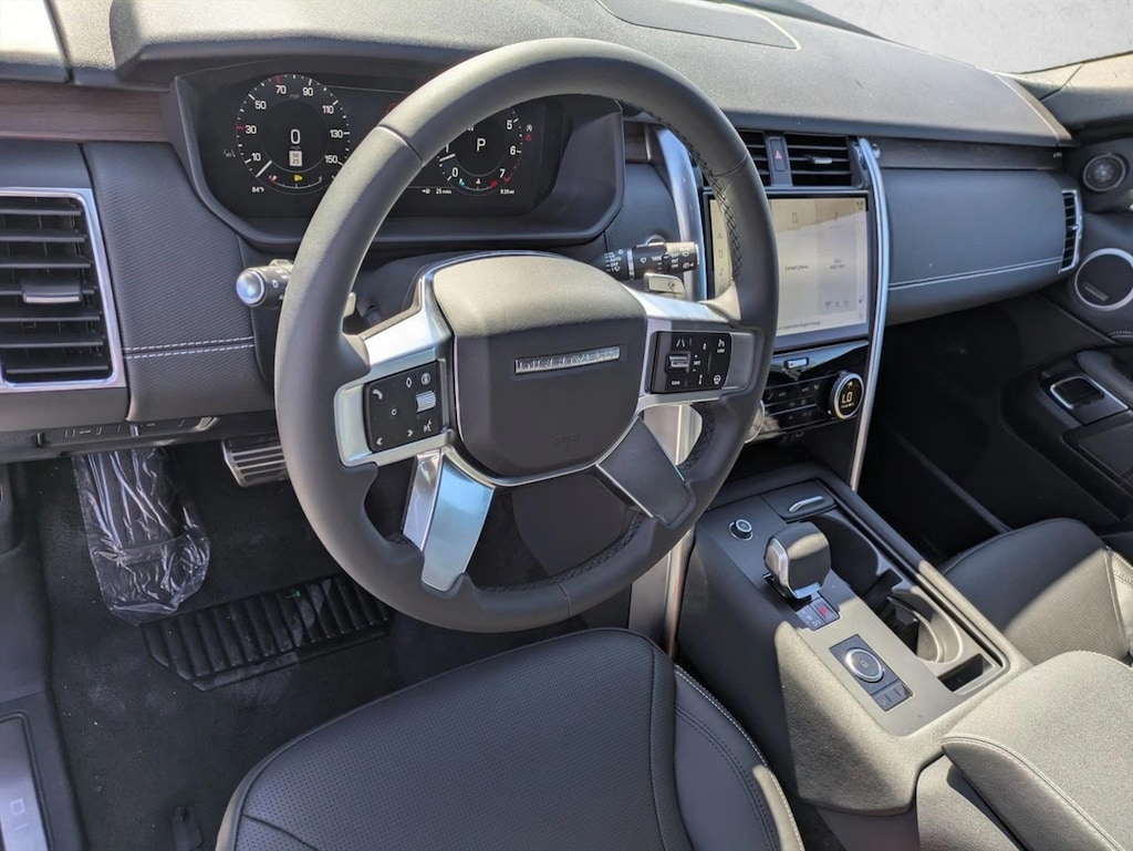 New 2025 Land Rover Discovery Dynamic SE Sport Utility