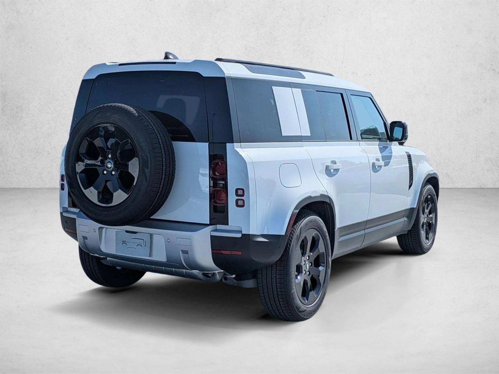 2025 Land Rover Defender 110 S photo 2