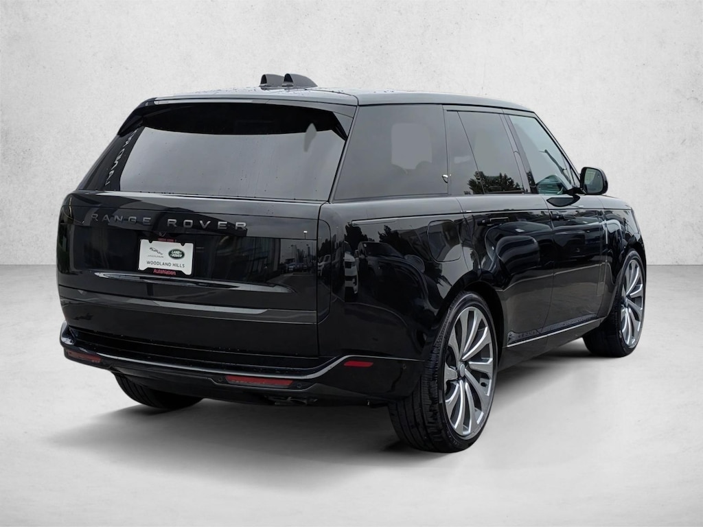 New 2025 Land Rover Range Rover SE Sport Utility