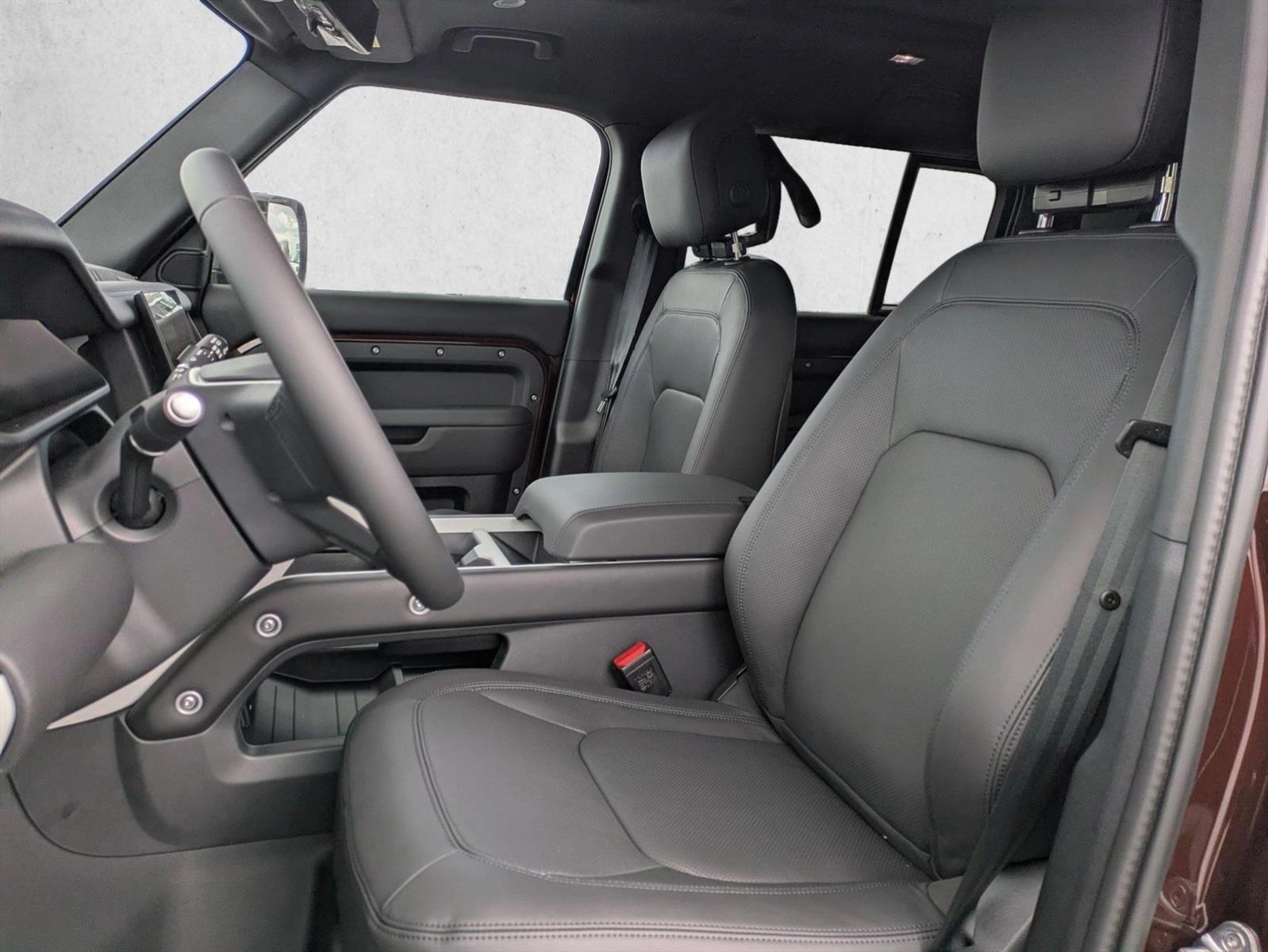 2025 Land Rover Defender S photo 4