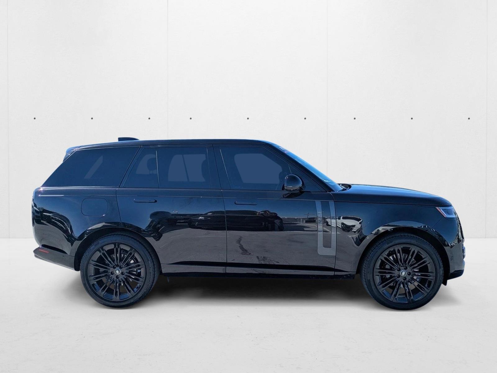 2025 Land Rover Range Rover SE photo 4
