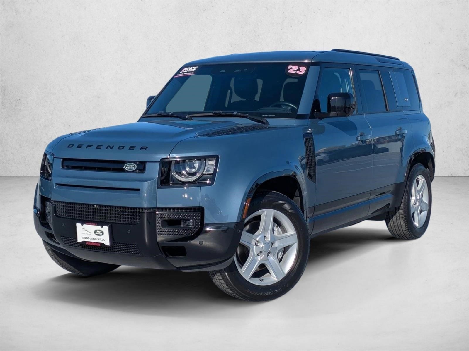 2023 Land Rover Defender X-Dynamic SE's photo