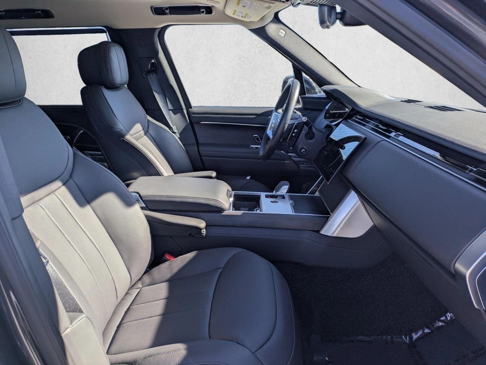 2025 Land Rover Range Rover SE - Photo 17
