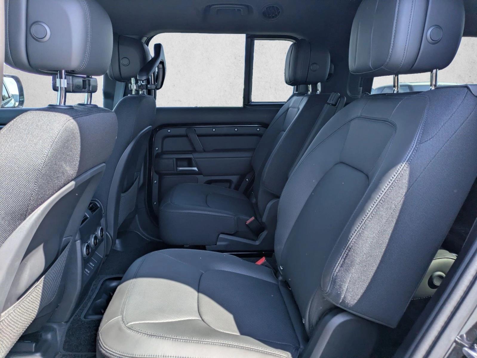 2026 Land Rover Defender V8 - Photo 16
