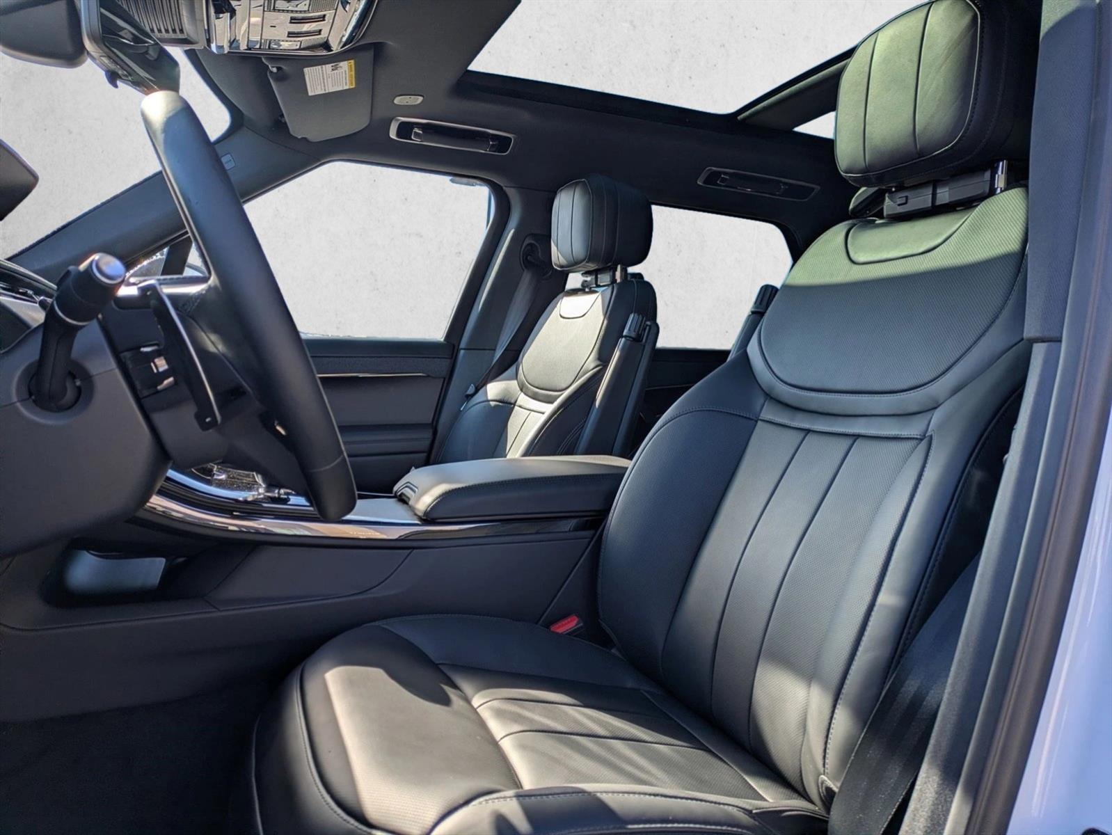 2025 Land Rover Range Rover Sport P400 Dynamic SE photo 3