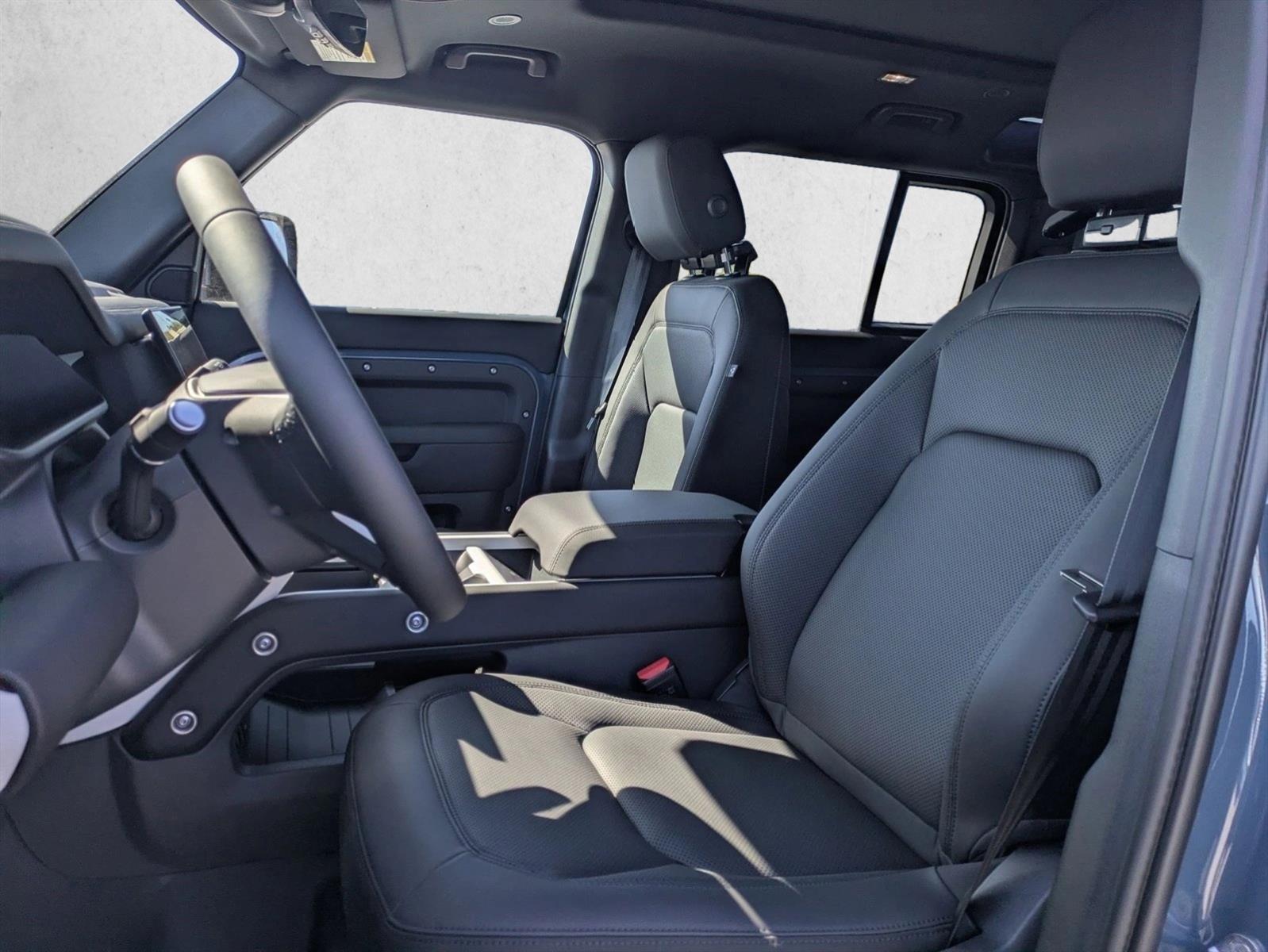 2026 Land Rover Defender 110 S photo 4