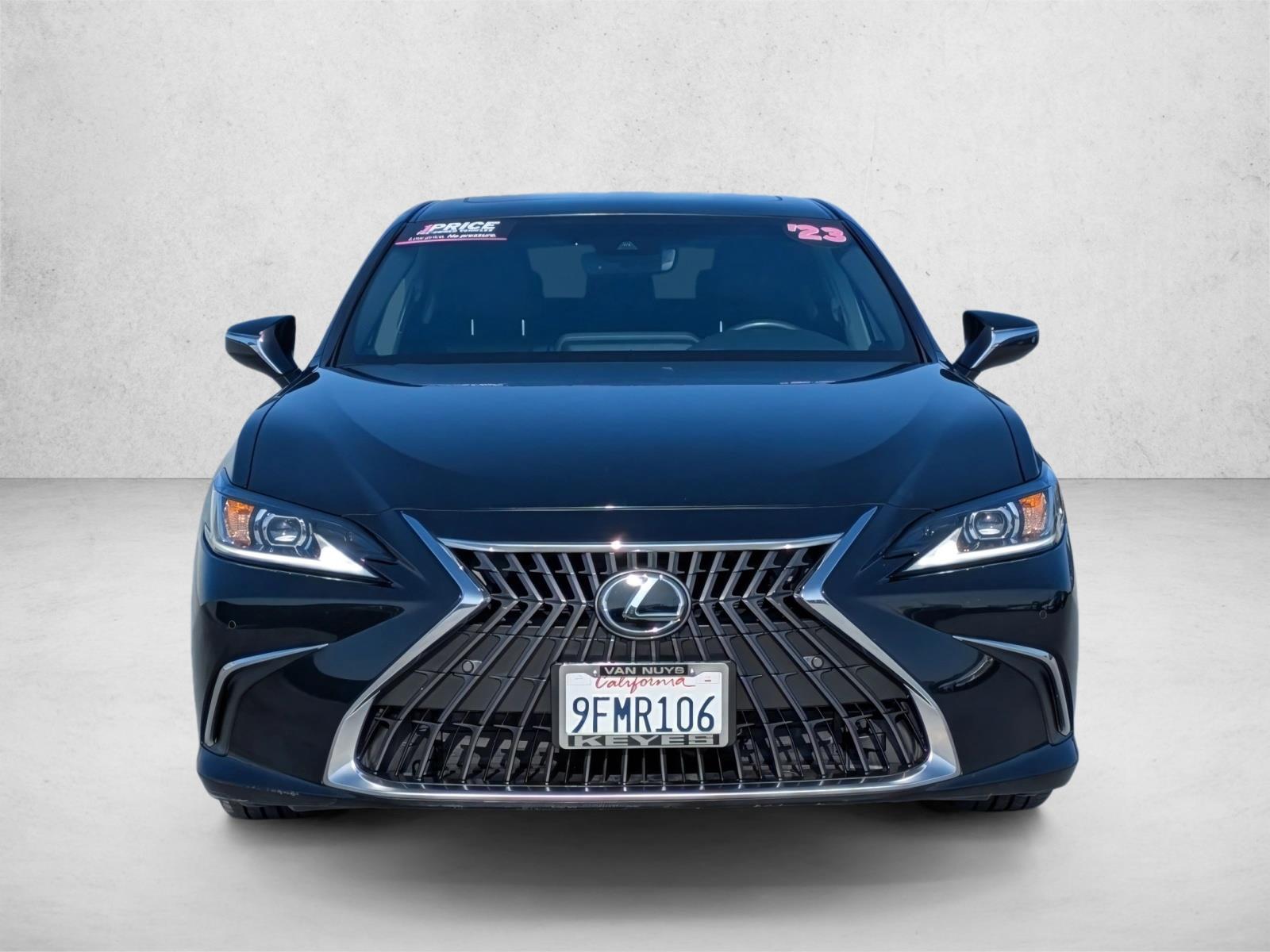 2023 Lexus ES 300h photo 2