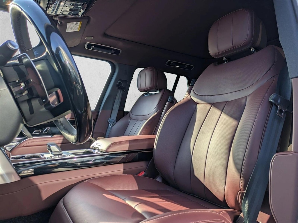 New 2025 Land Rover Range Rover SE Sport Utility