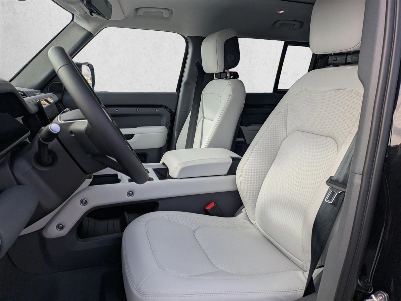 2025 Land Rover Defender S photo 2