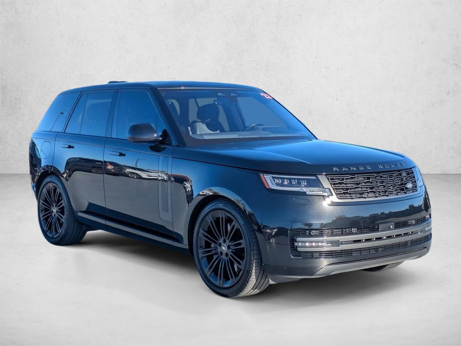 2023 Land Rover Range Rover SE photo 3