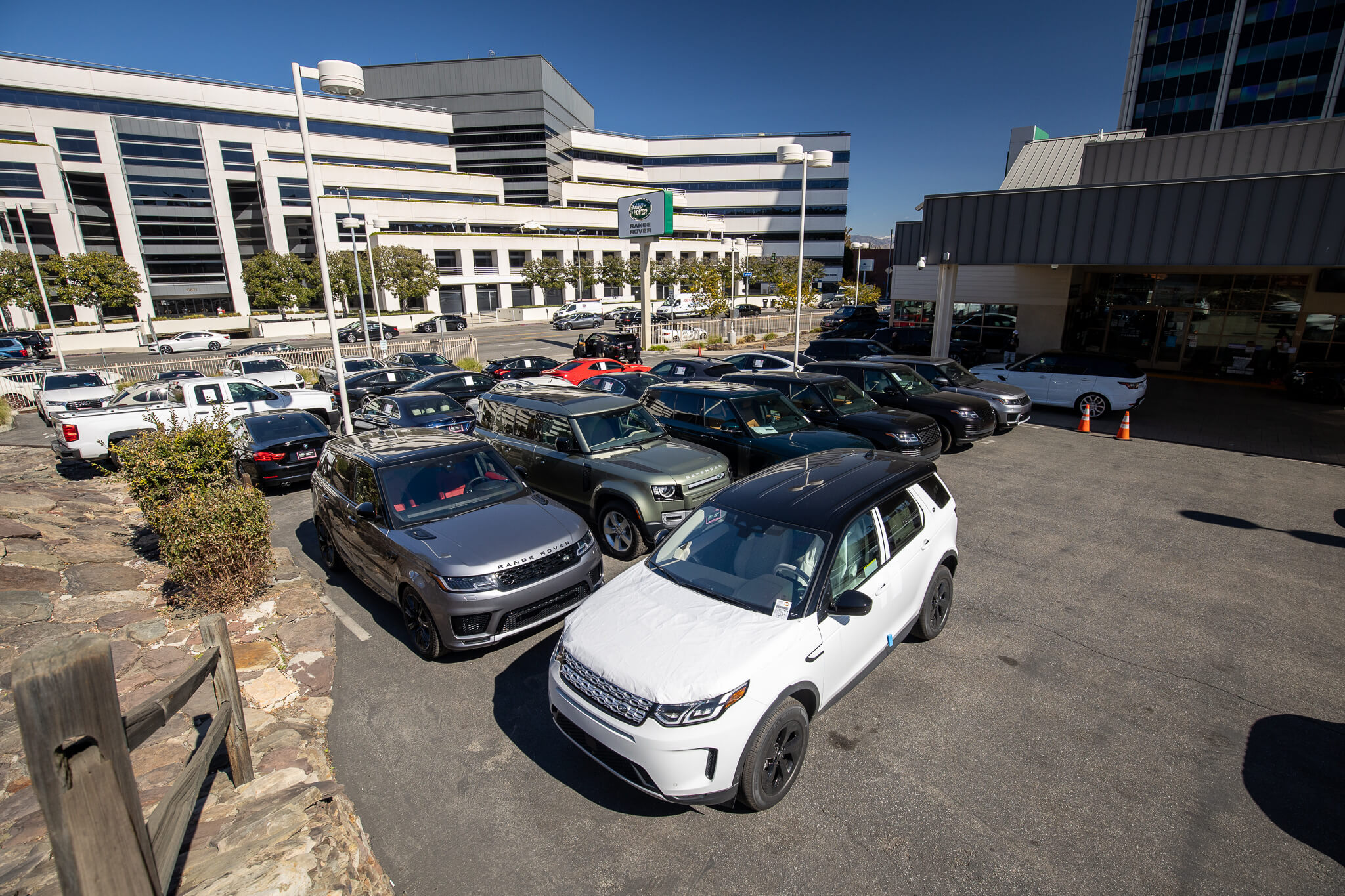 Exterior view of the Land Rover Encino lot