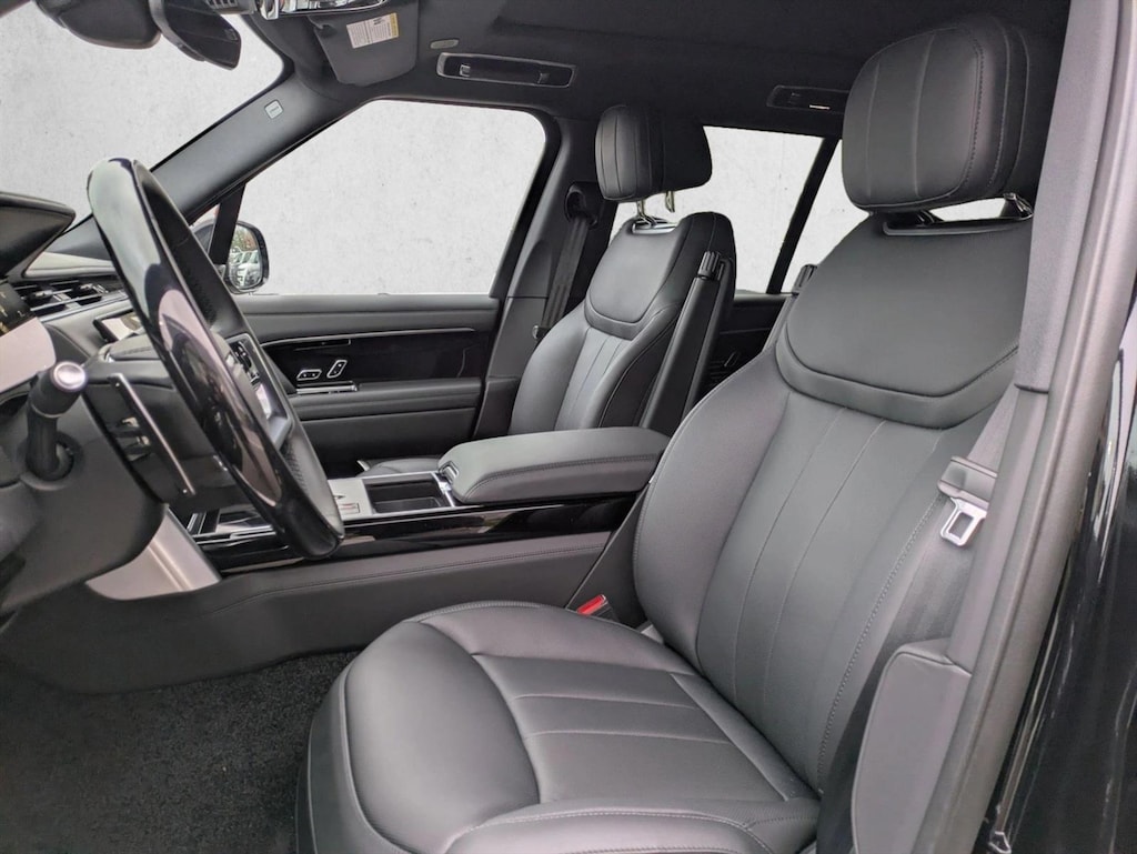 New 2025 Land Rover Range Rover SE Sport Utility