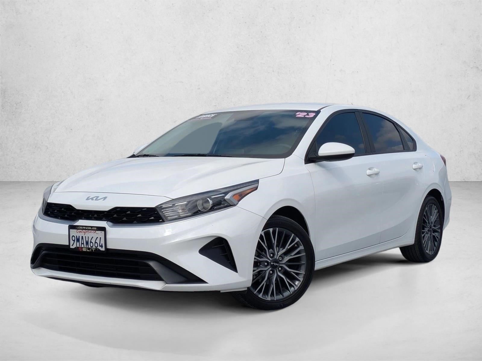 2023 Kia Forte LXS AT's photo