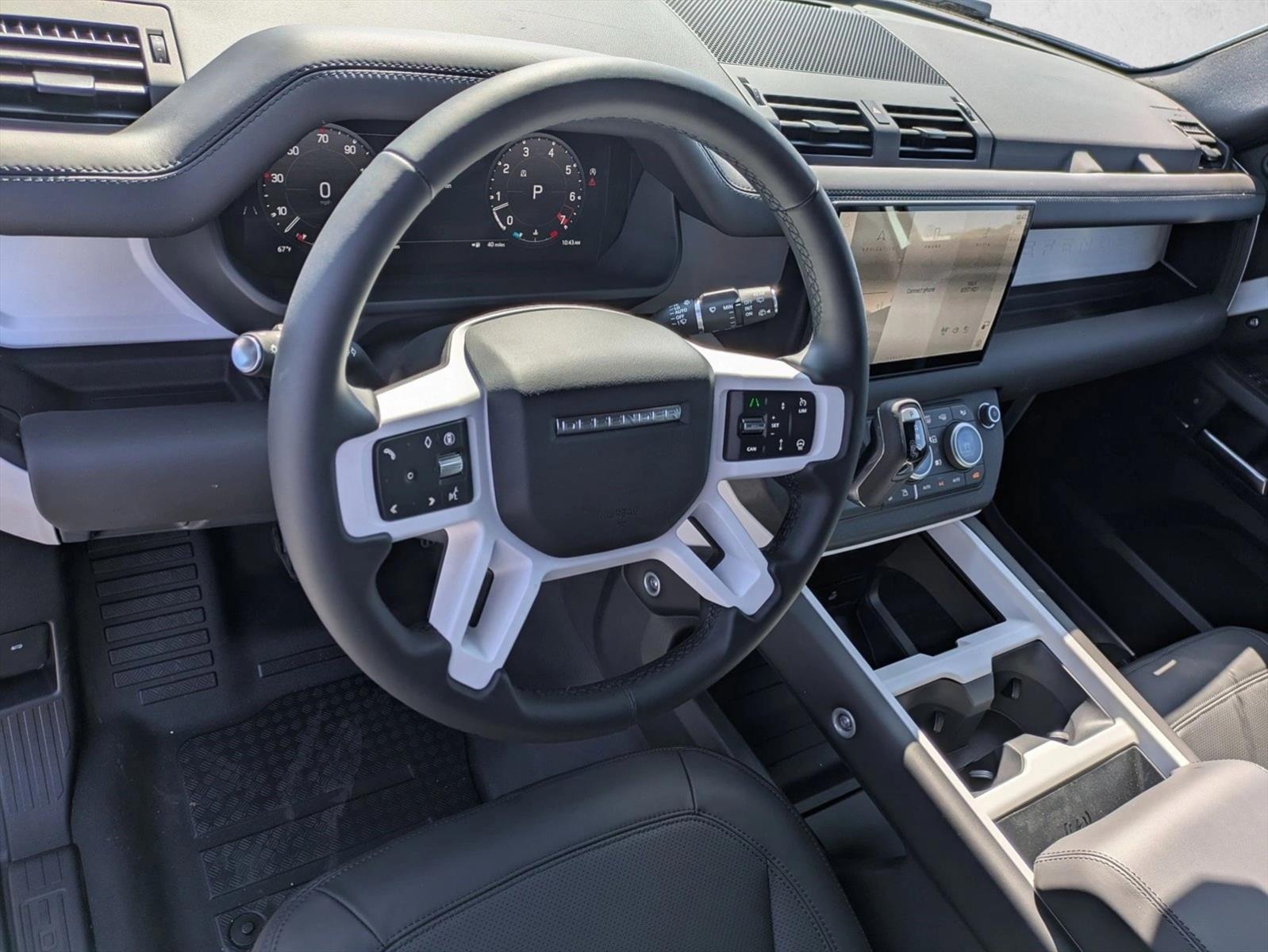 2025 Land Rover Defender 110 S photo 3