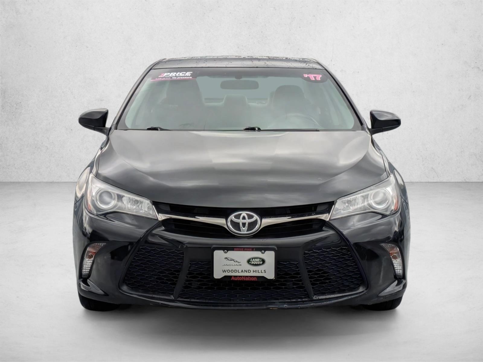 2017 Toyota Camry XLE XSE photo 2