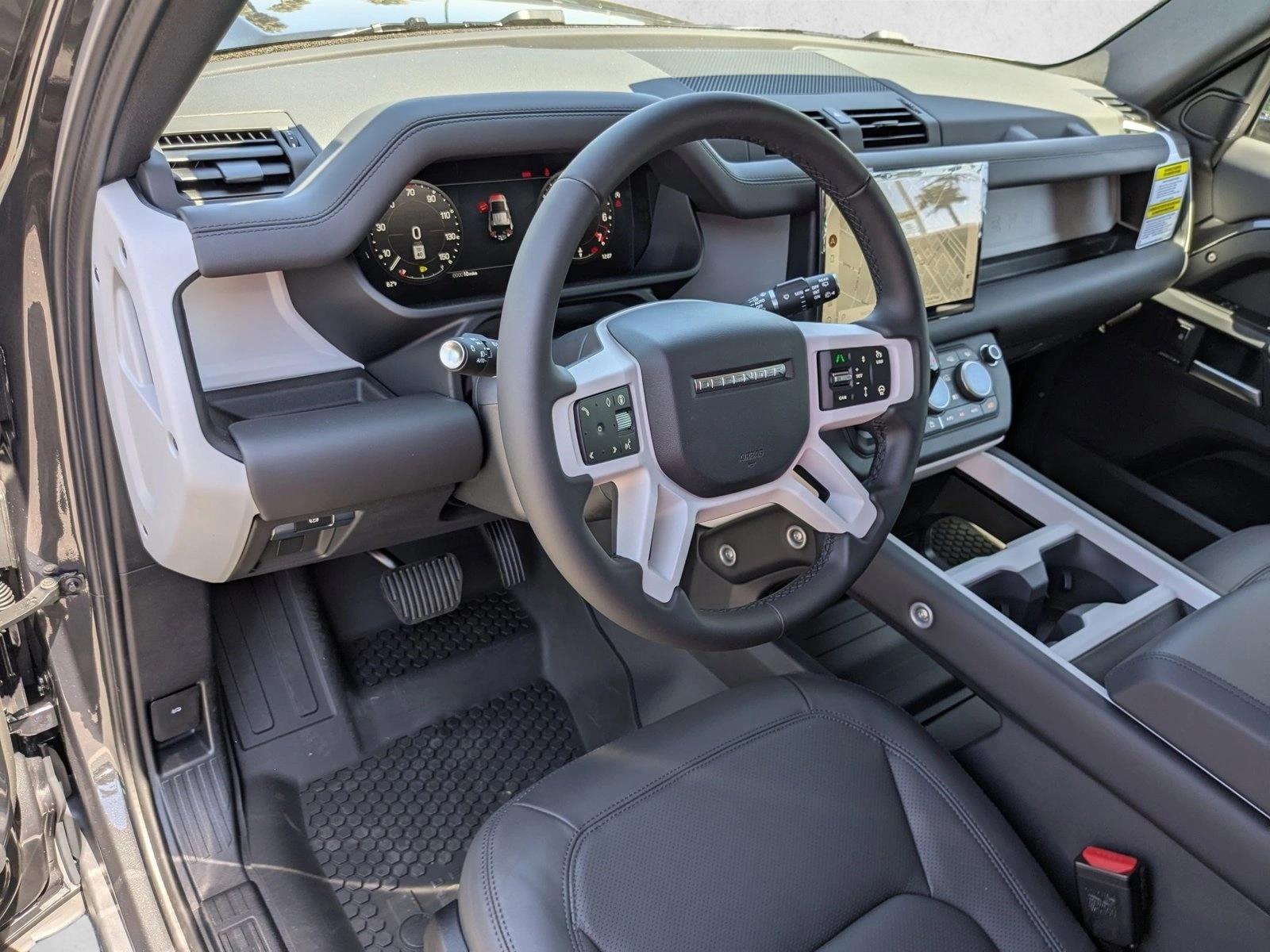 2025 Land Rover Defender 110 S photo 3
