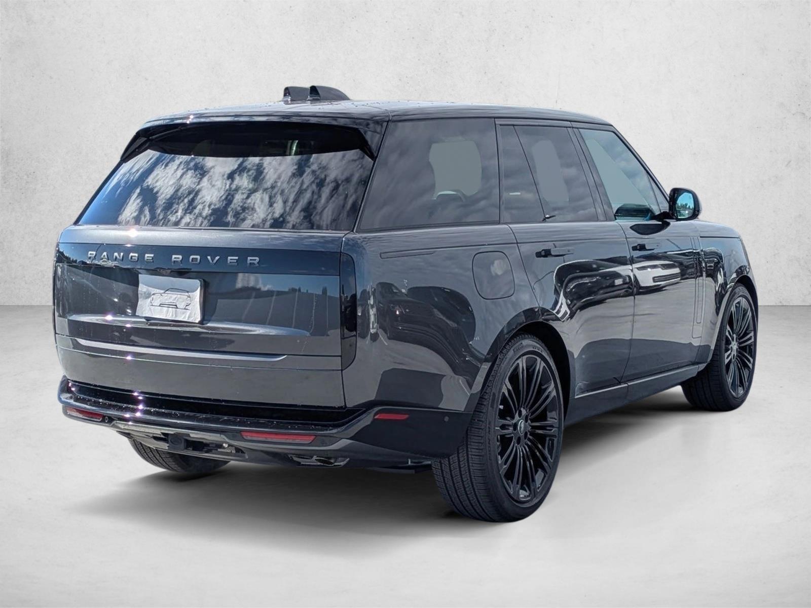 2025 Land Rover Range Rover SE photo 2