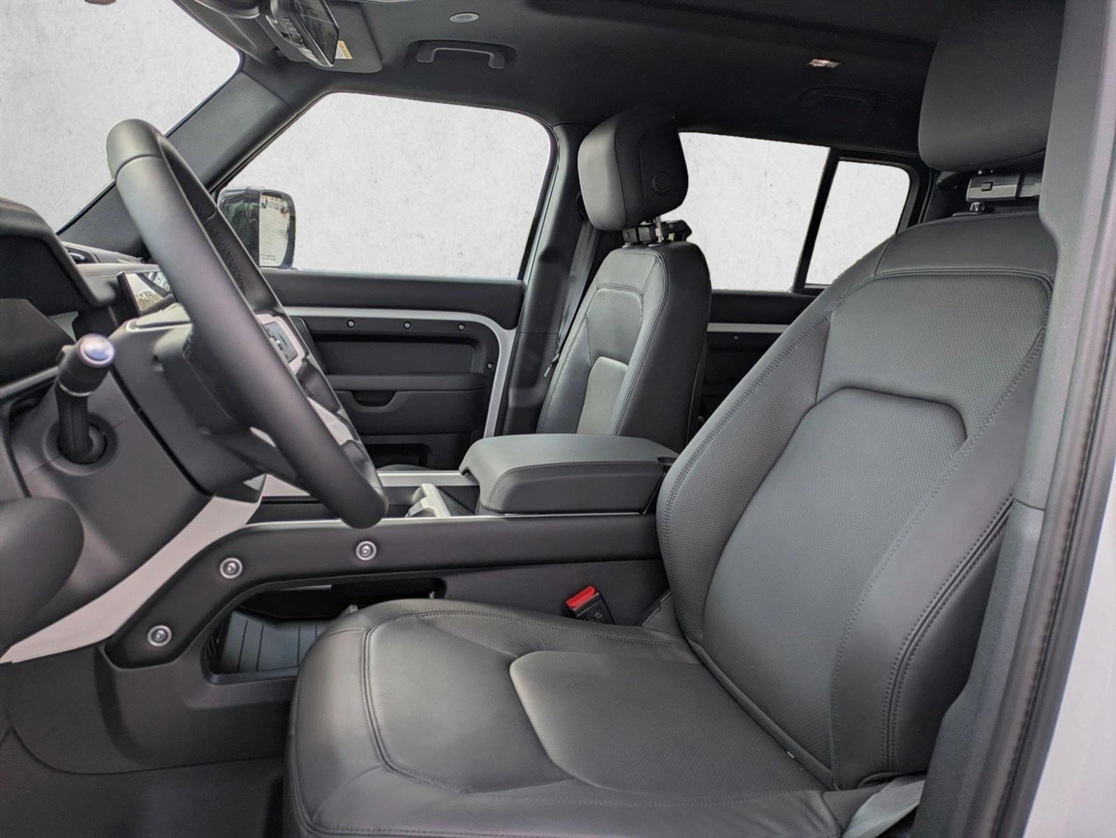 2025 Land Rover Defender S photo 4