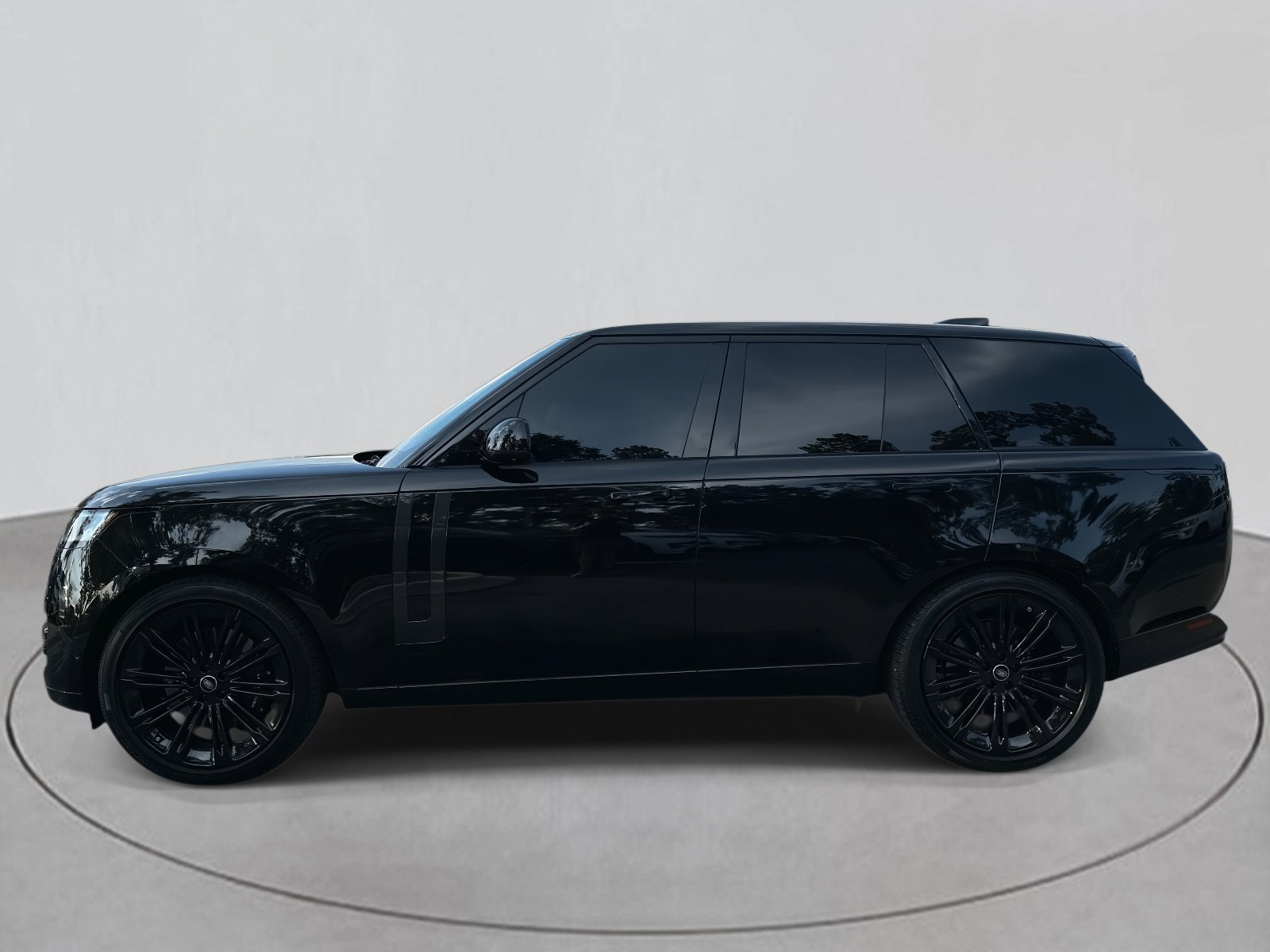 2025 Land Rover Range Rover SE photo 2