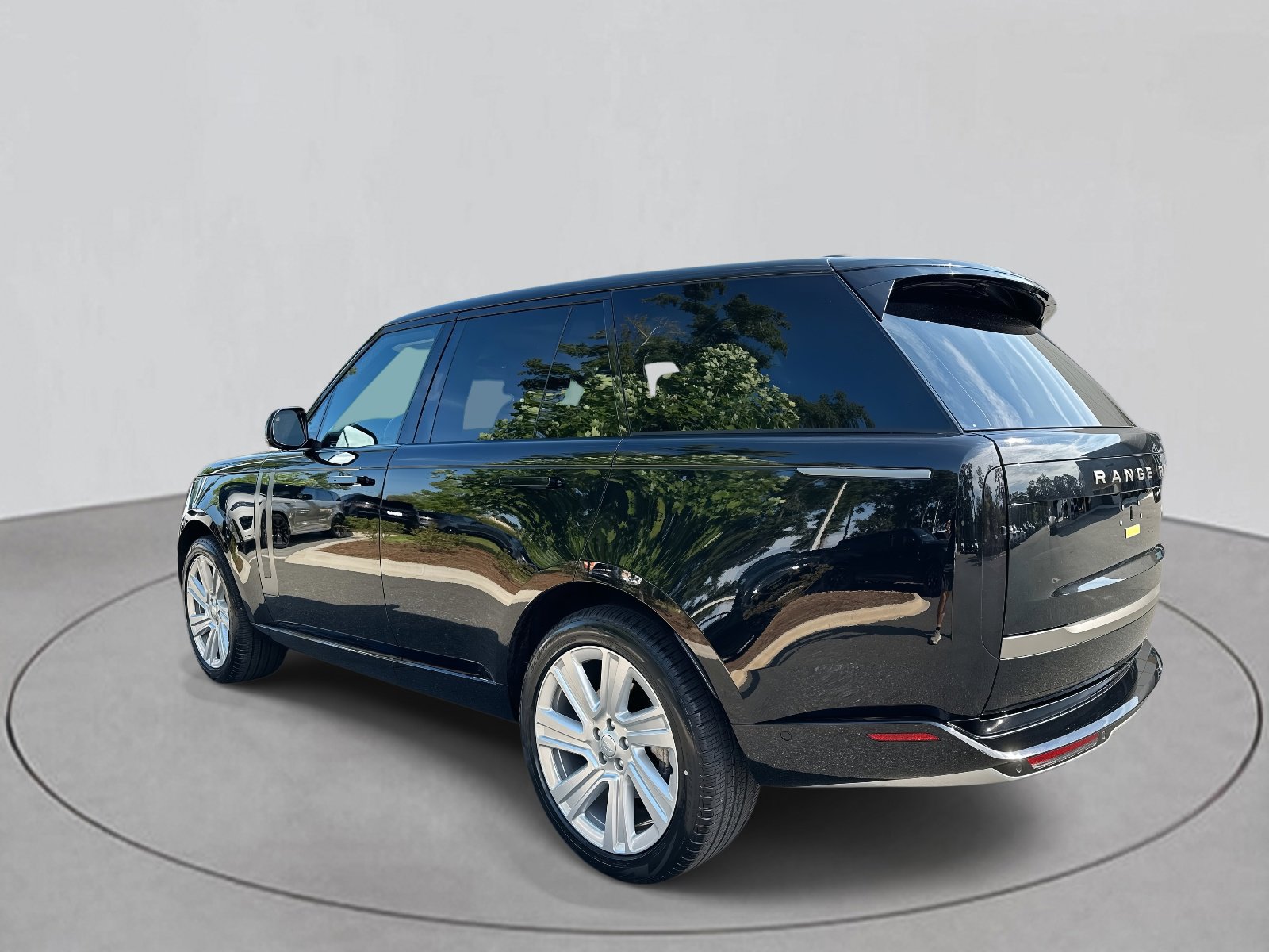 2023 Land Rover Range Rover SE photo 3