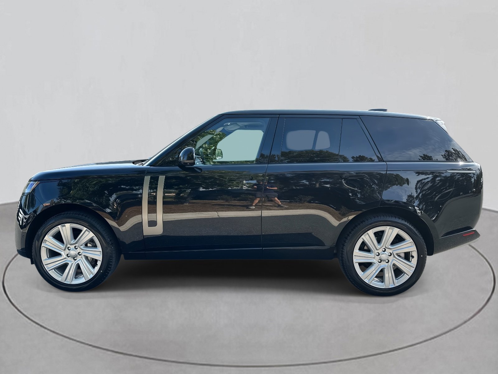 2023 Land Rover Range Rover SE photo 2