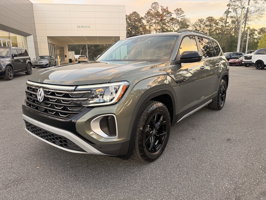 Used 2025 Volkswagen Atlas 2.0T Peak Edition SUV