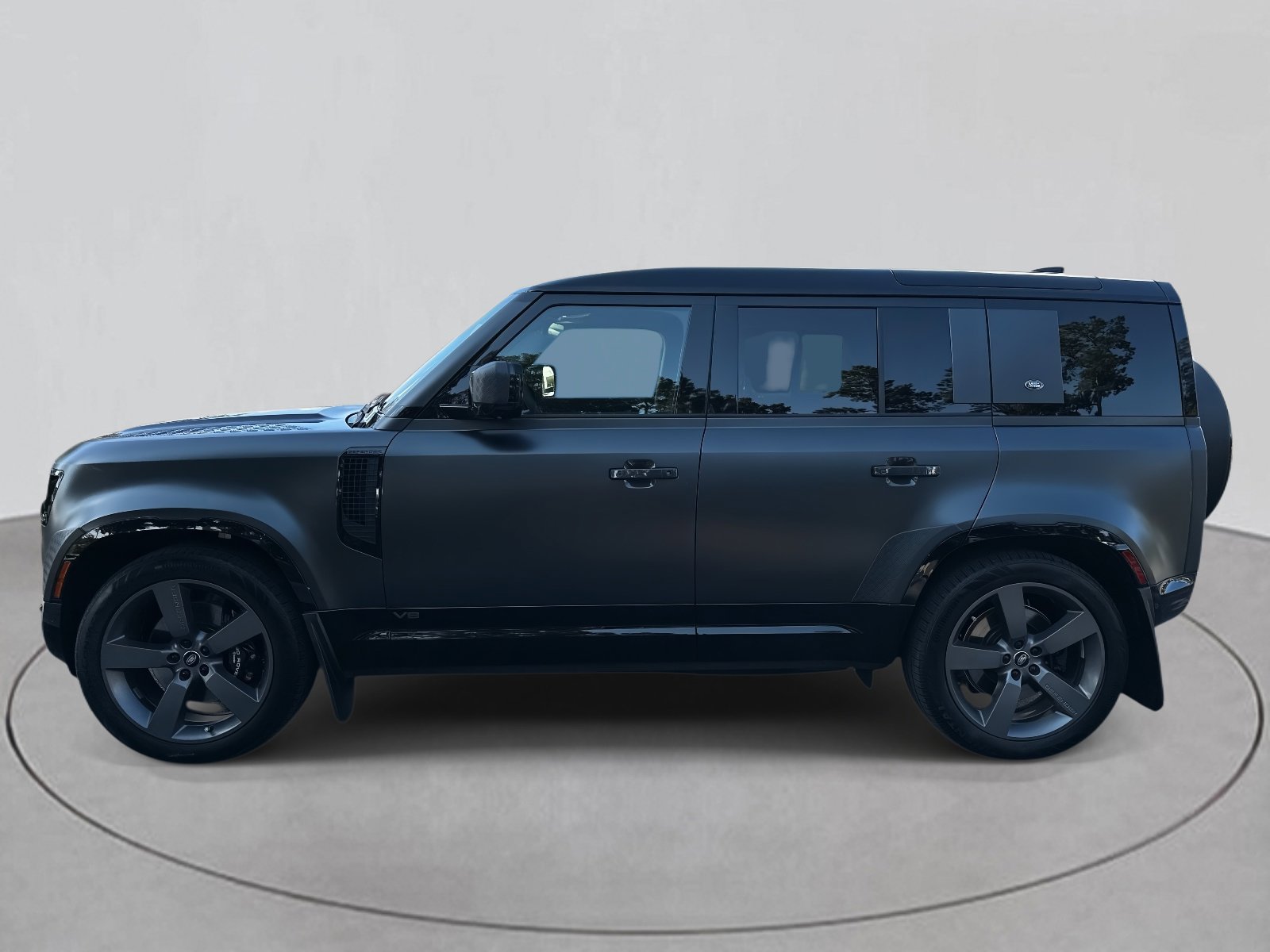 2024 Land Rover Defender 110 Carpathian Edition photo 2