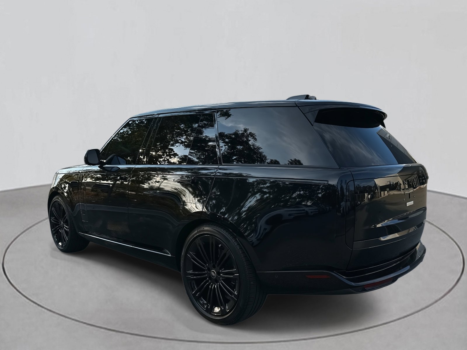 2025 Land Rover Range Rover SE photo 3