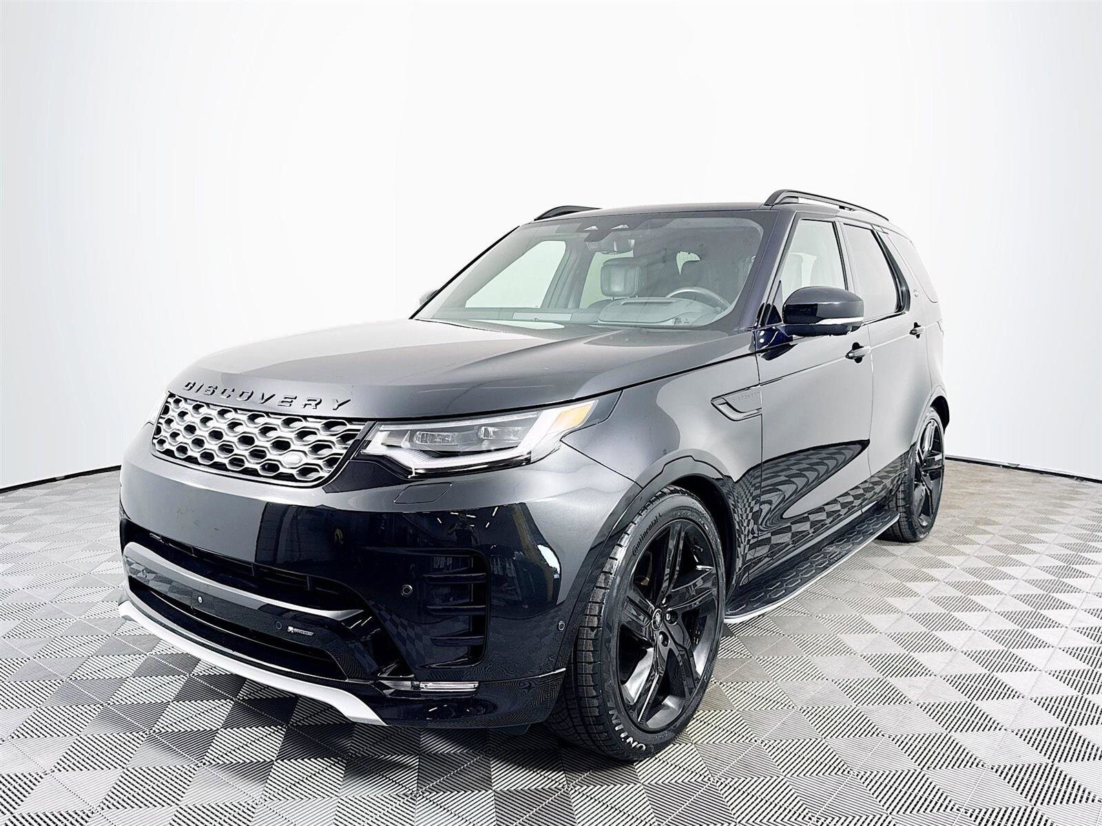 2023 Land Rover Discovery Metropolitan Edition photo 2